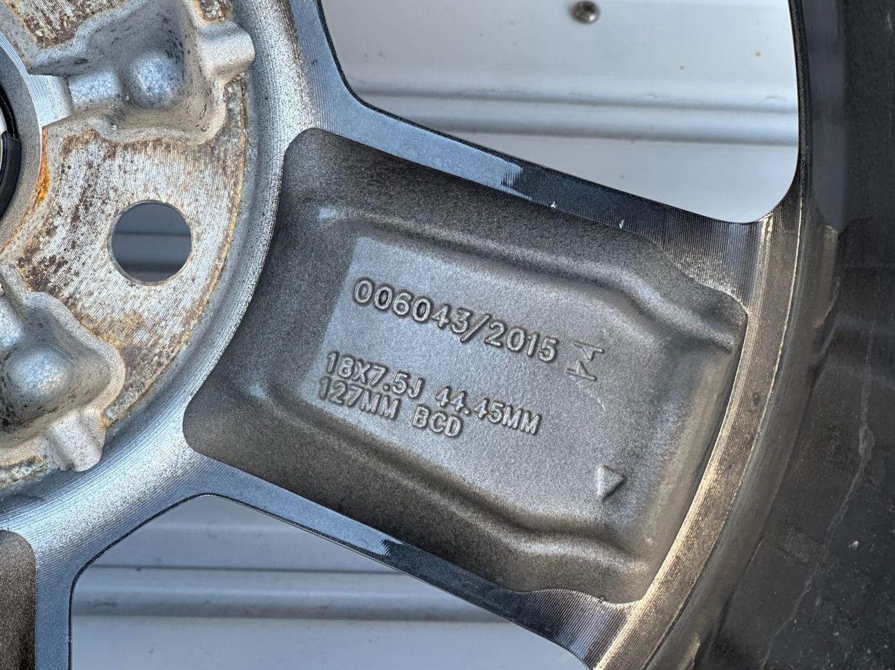  JEEP ジープ JL ラングラー アンリミテッド サハラ ホイール センターキャップ有り 18インチ 7 5 J 44 45 PCD 127 H サマータイヤ ブリヂストン デューラー 255 70 R 18 4本セット 品 直接お引き渡し可 18インチ タイヤ ホイールセット