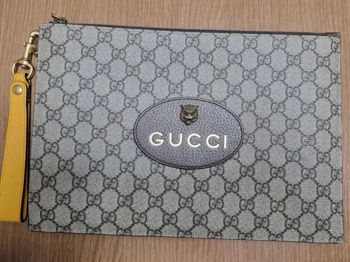 グッチ GG Supreme タイガー クラッチバッグ
