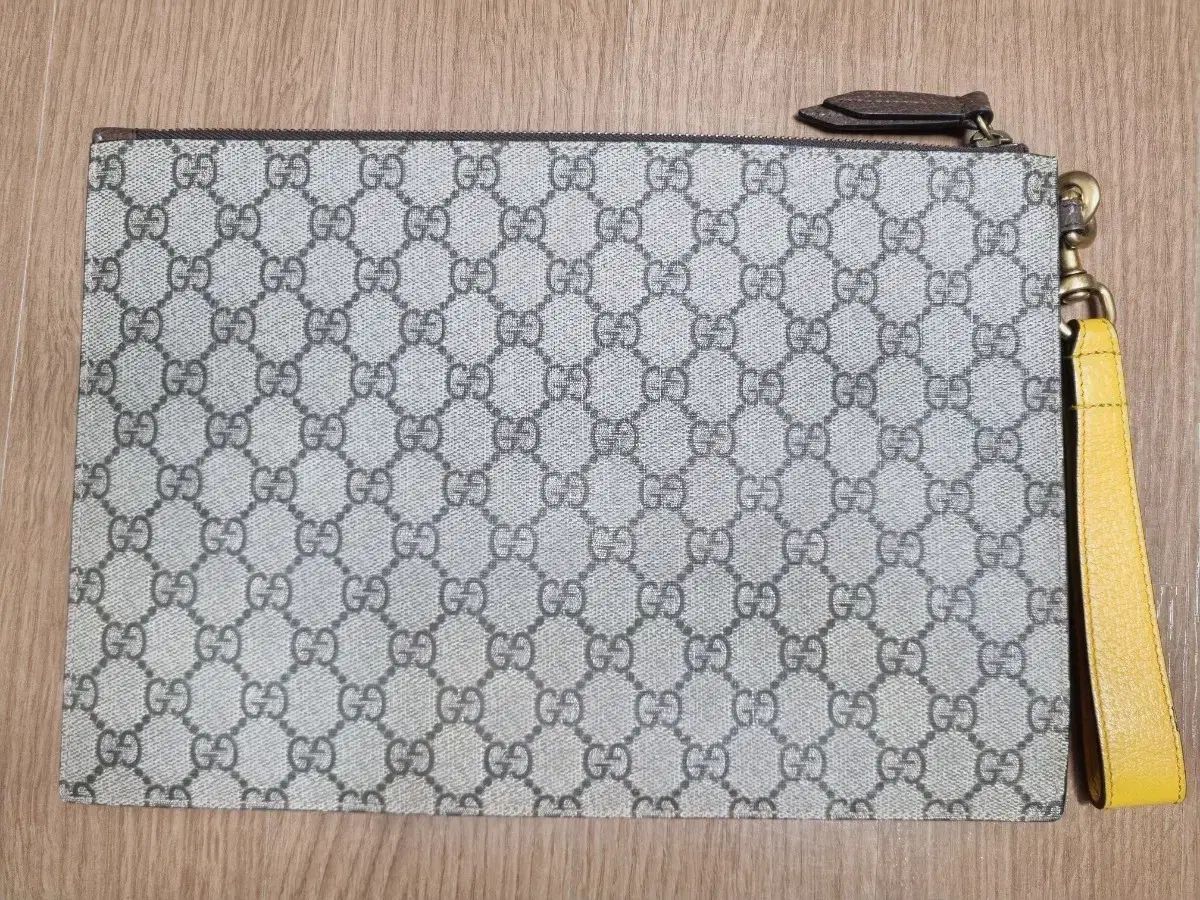 グッチ GG Supreme タイガー クラッチバッグ