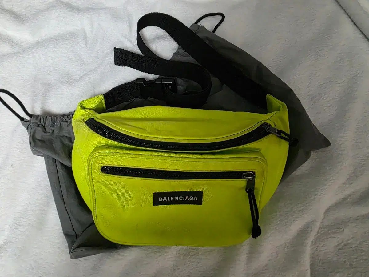 バレンシアガ ネオン ヒップバッグ ベルトバッグ