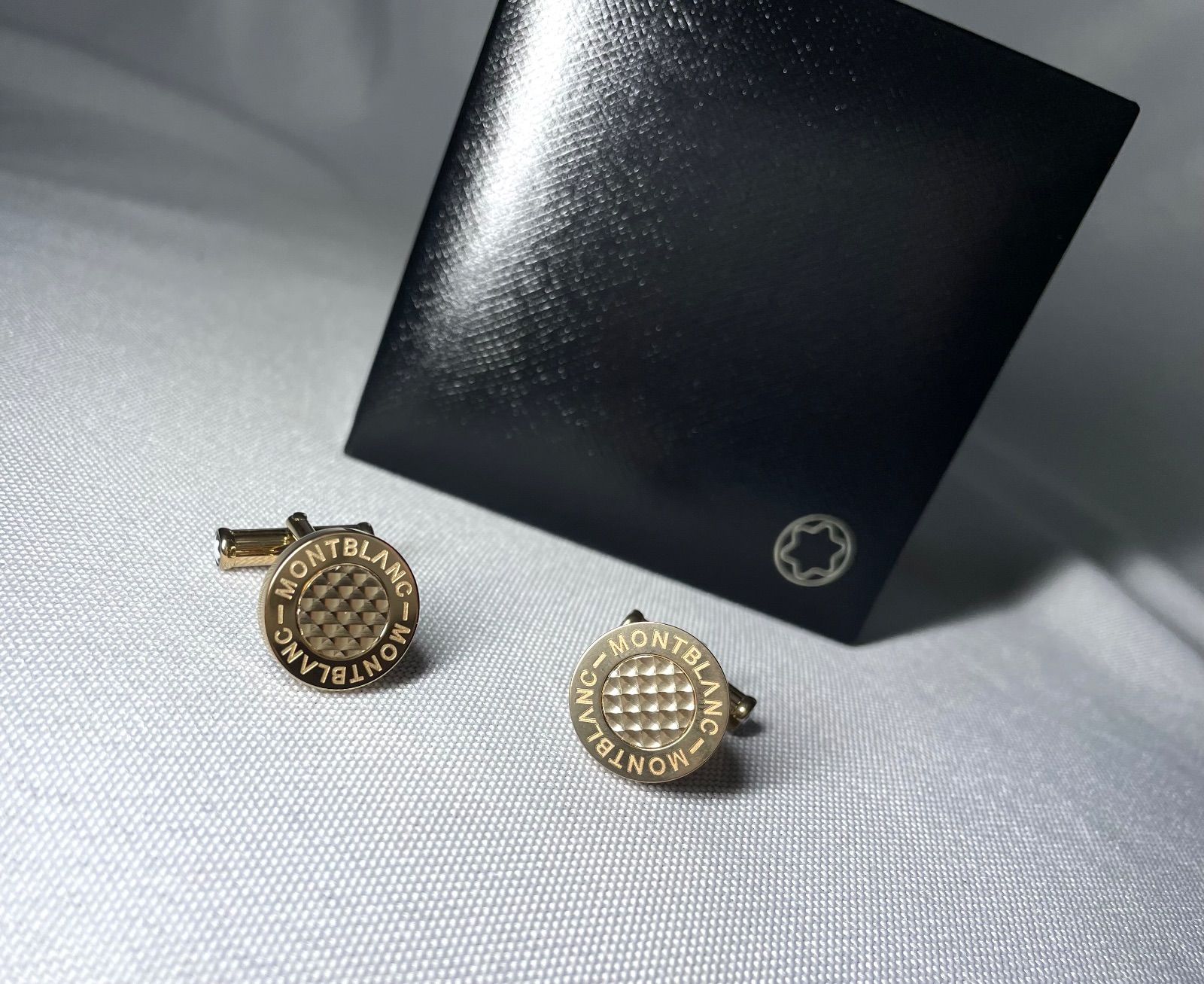 MONTBLANC モンブラン パターンデザイン ブランドロゴ文字 オーバルカフス カフリンクス ボタン ゴールド ケースあり