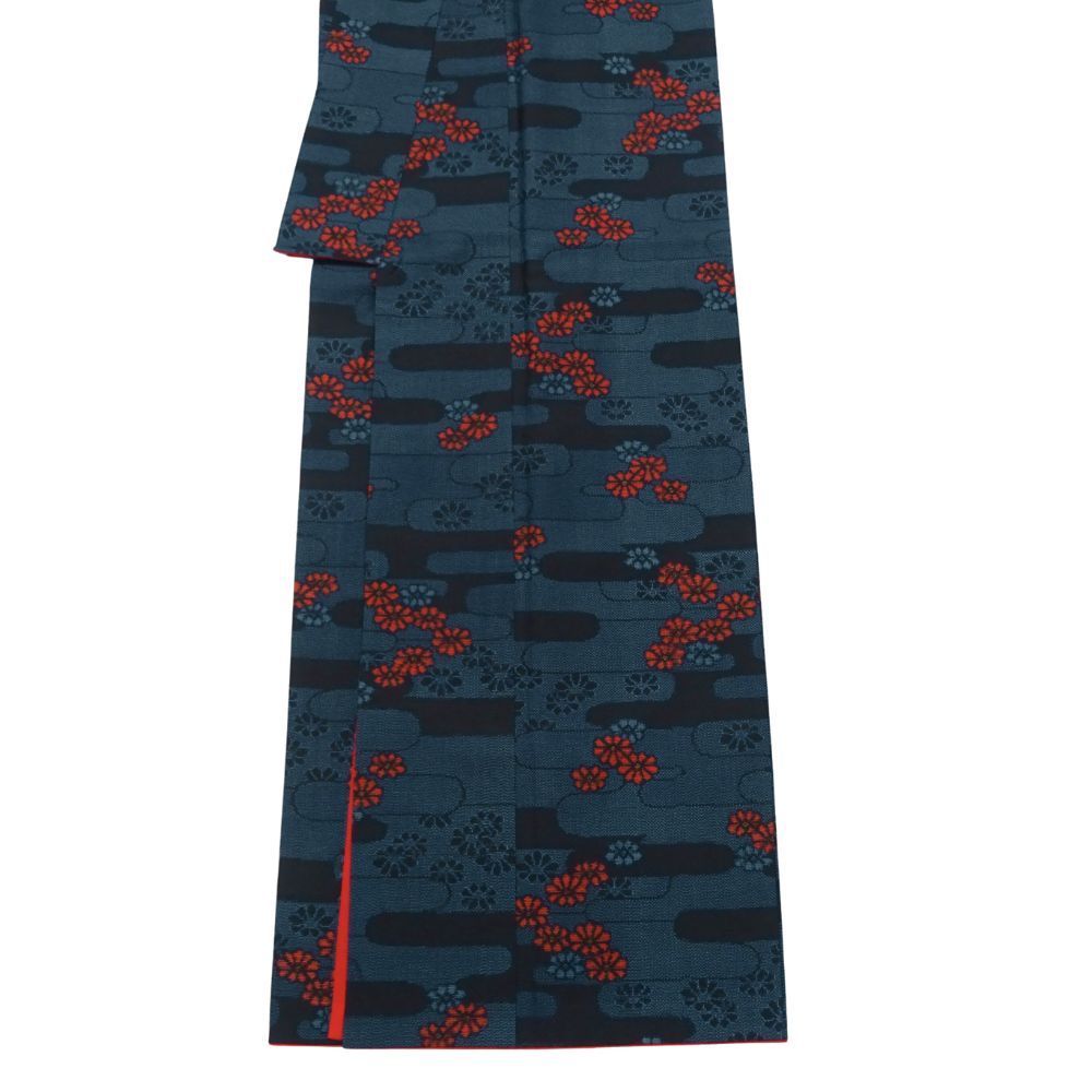 エ霞文に赤い花