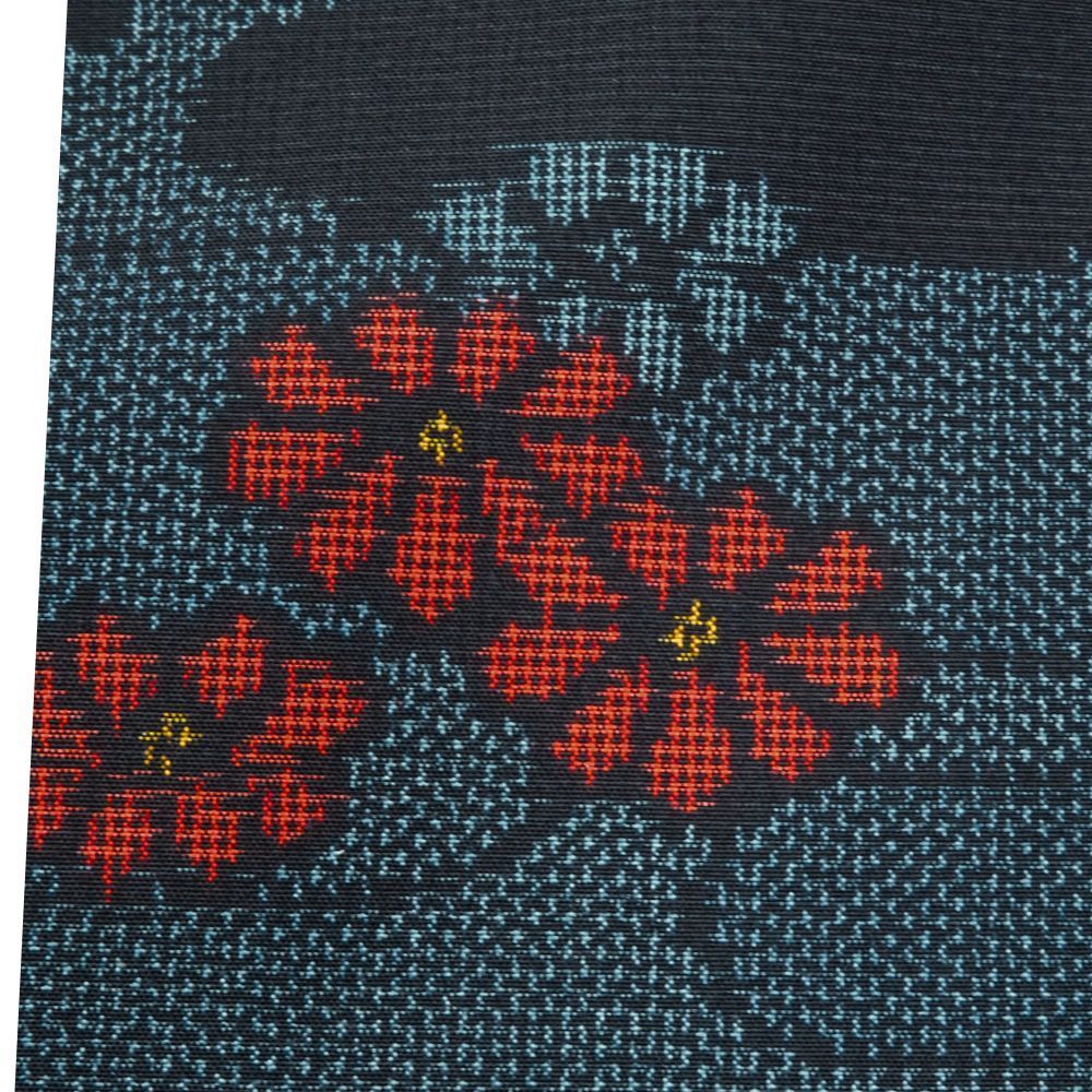 エ霞文に赤い花