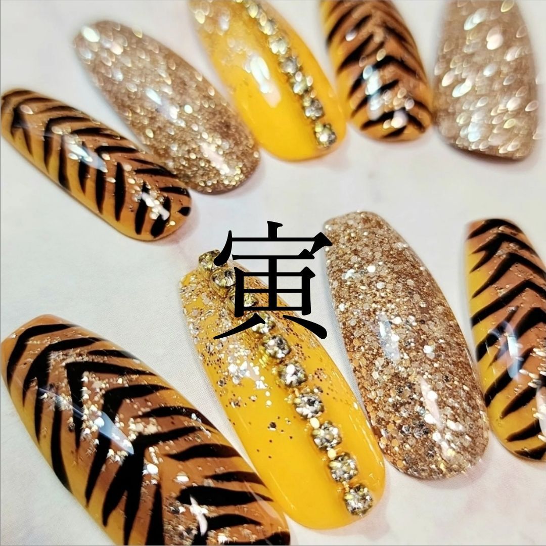 タイガーネイル 虎柄ネイル - メルカリ