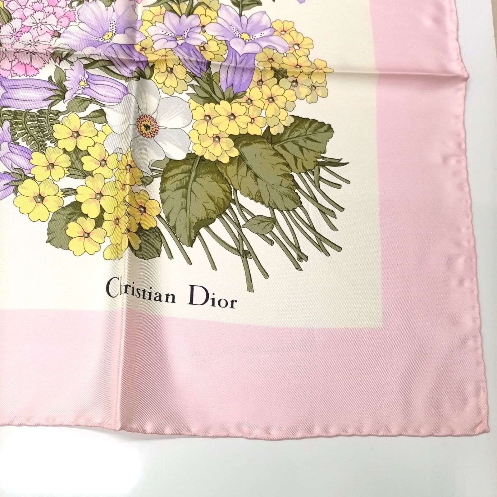 Christian Dior 花柄 シルクスカーフ Christian Dior 花柄シルクスカーフ