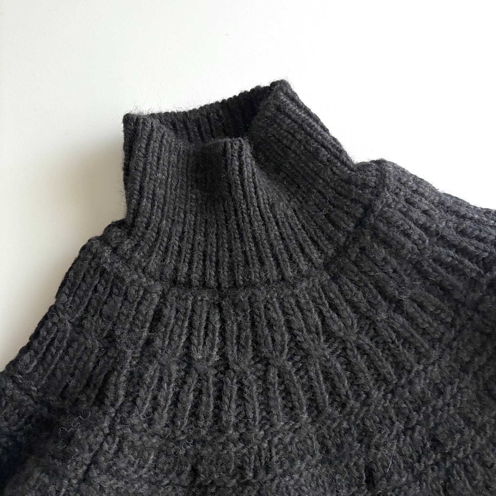 極美品 バトナー スプレッドアランクルーネックニット ウール L チャコール BATONER スプレットアラン クルーネック ニット