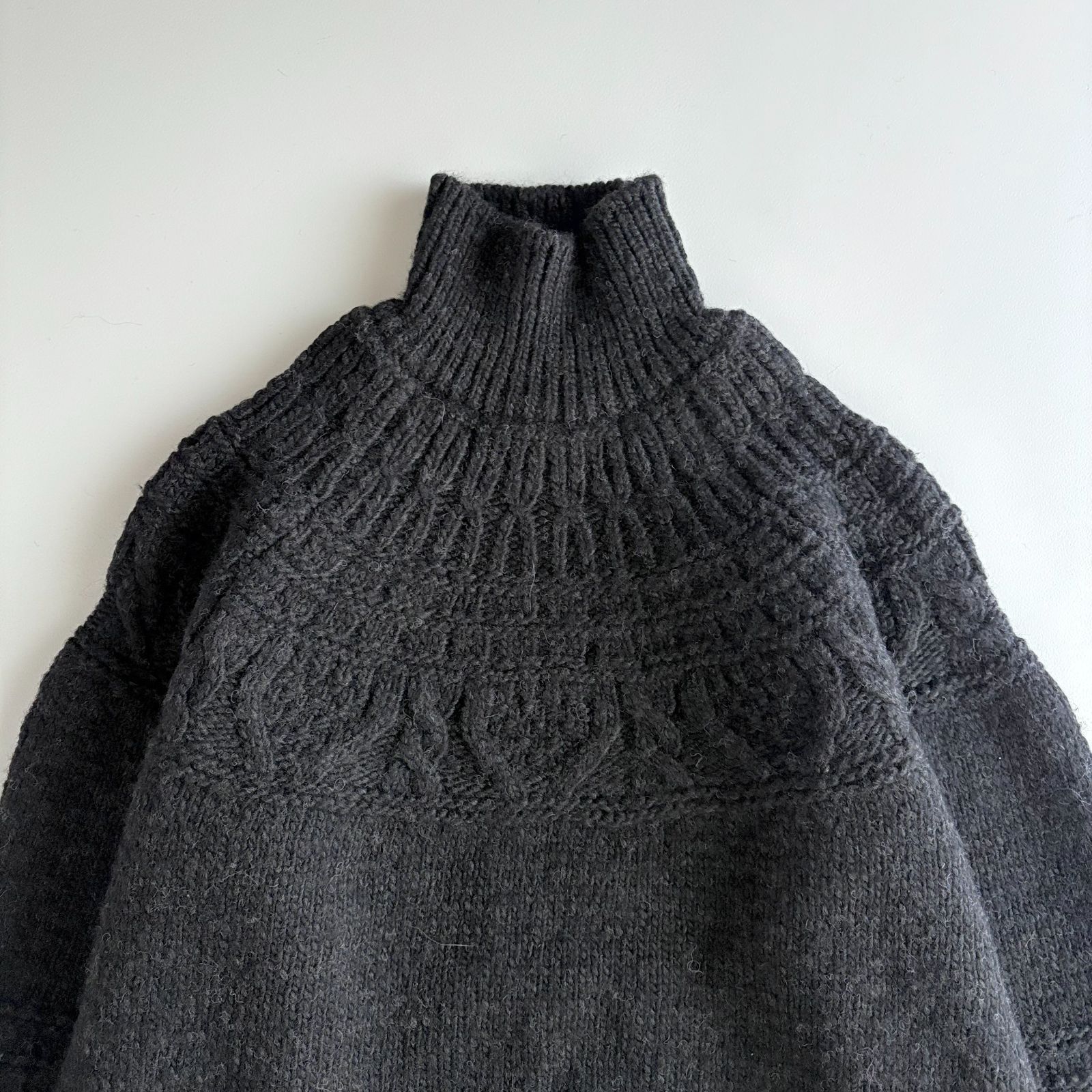 極美品 バトナー スプレッドアランクルーネックニット ウール L チャコール 美品 / BATONER バトナー / SPREAD ALAN CREW NECK ウール100