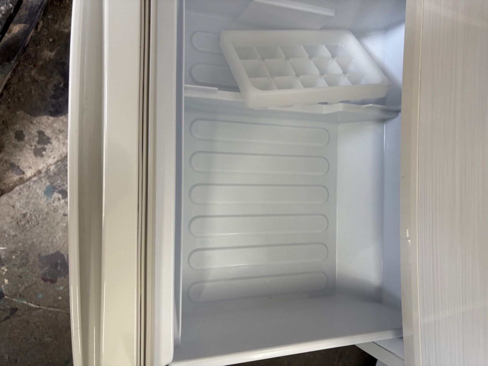 SHARP ノンフロン冷蔵庫 2020年 SJ-D14F-W F23 - メルカリ