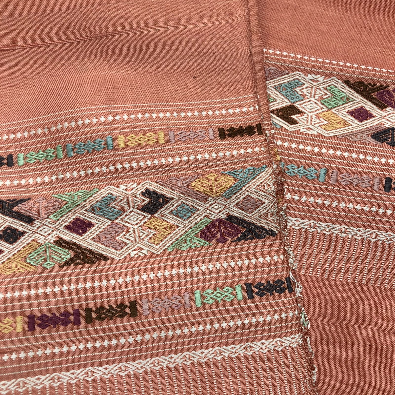 ラオス　シルク織物　手織　タペストリー fig-34.jpg