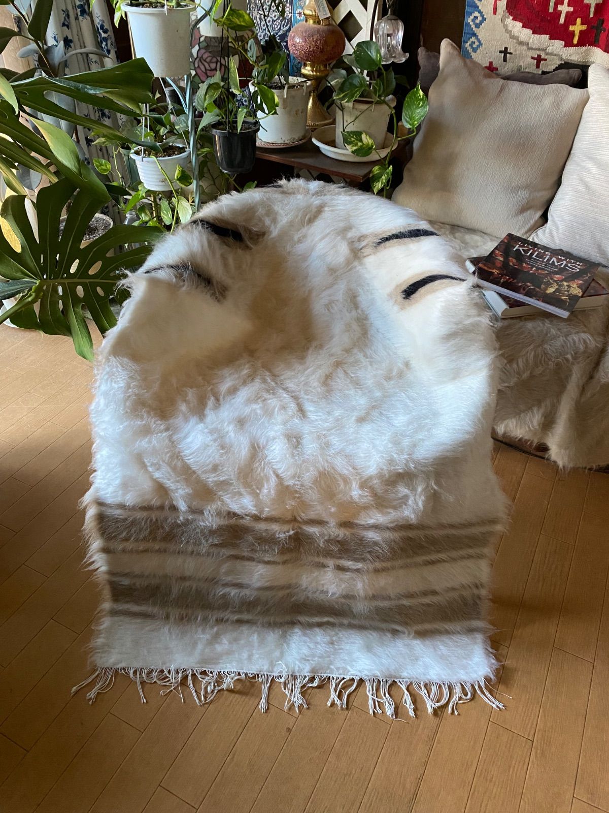 色使いが品ありどんな家具にも合う トルコシイルトバッタニイェ アンゴラヤギのモヘアで織られた新しいシイルトバッタニイェ 通常より毛量の多いファーストランクを厳選 シイルトバッタニイェは現地直輸入 にお任せください 上質なものを