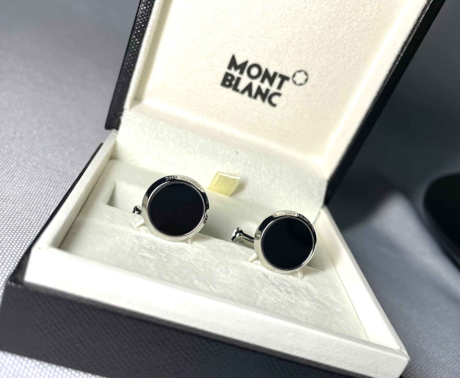 最新モデル MONTBLANC モンブラン ブラックオニキス装飾 ブランドロゴ文字 カフス カフリンクス シルバー ケースあり