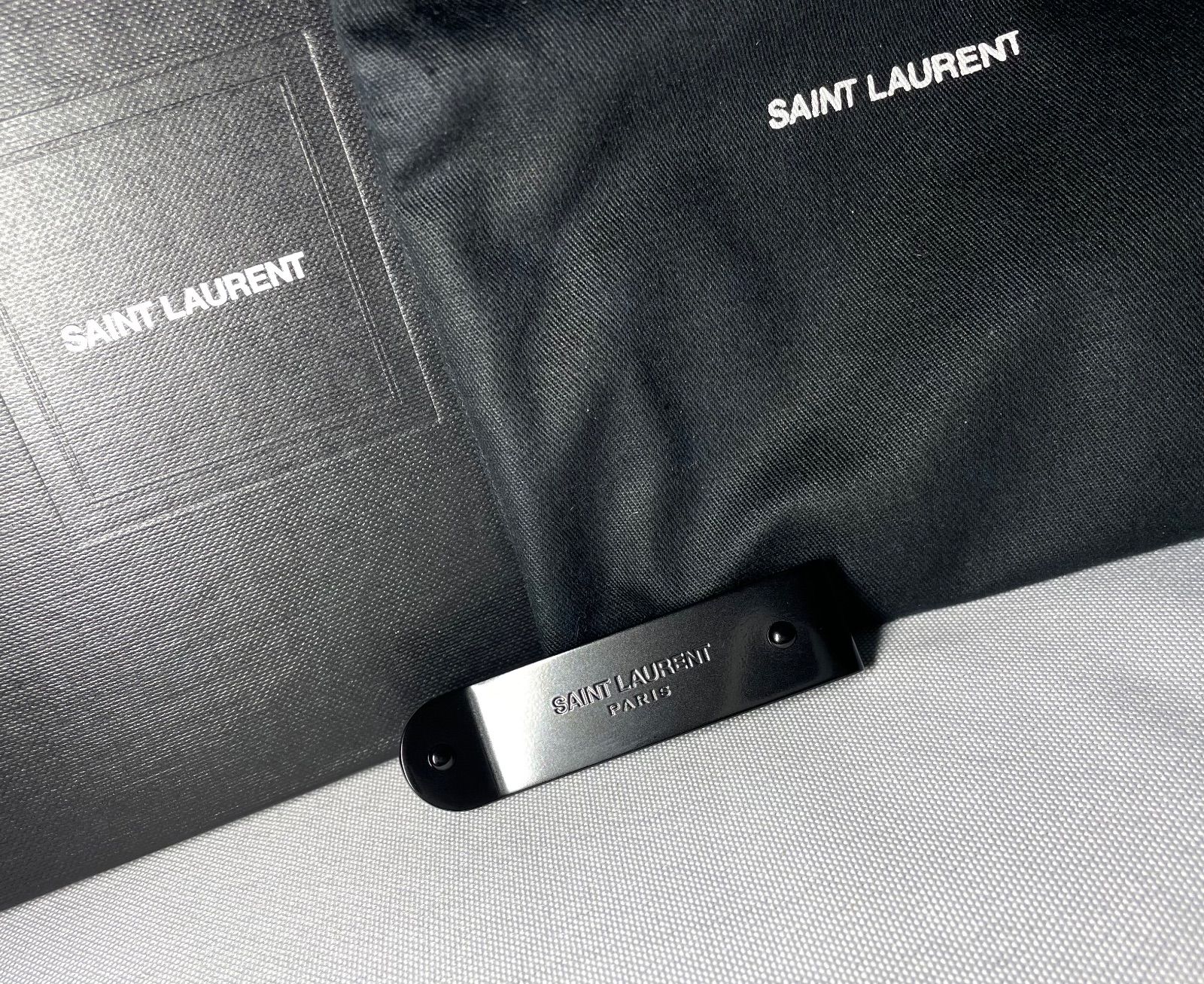 SAINT LAURENT PARIS サンローランパリ ブランドロゴ文字 ブラックメタルマネークリップ 黒 札挟み ウォレット 財布 あり