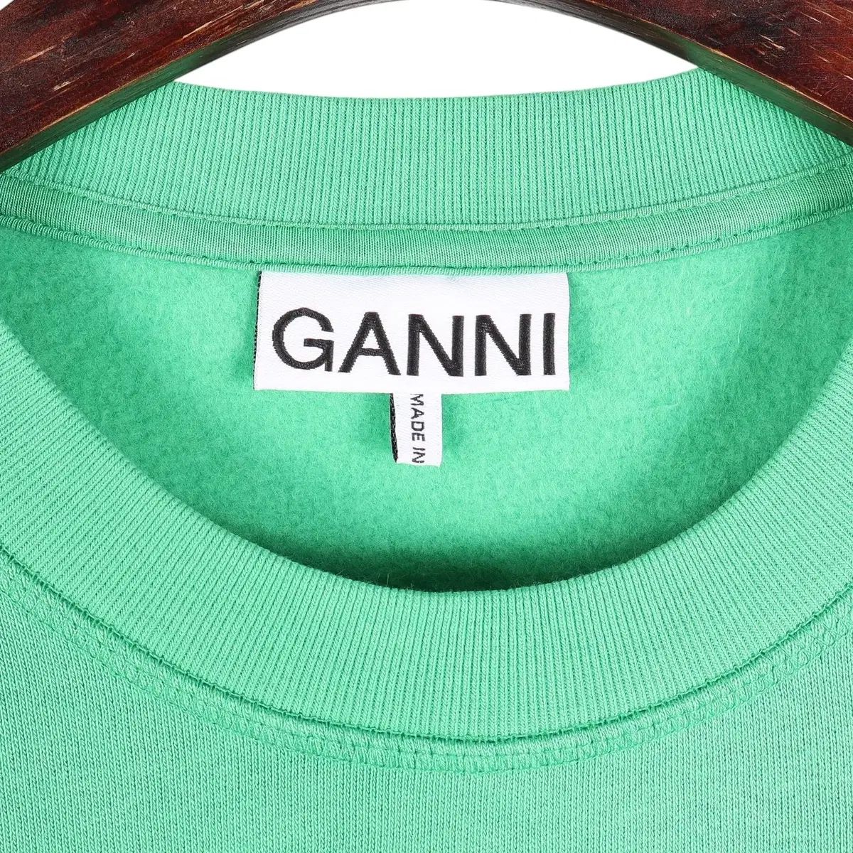 GANNI クロップド パイルロゴスウェット 【公式通販】