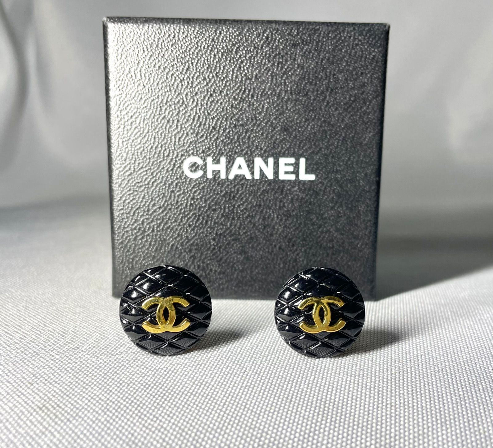 CHANEL シャネル マトラッセ ココマーク ブラック - ゴールド カフス ヴィンテージ カフリンクス 男女兼用 箱あり