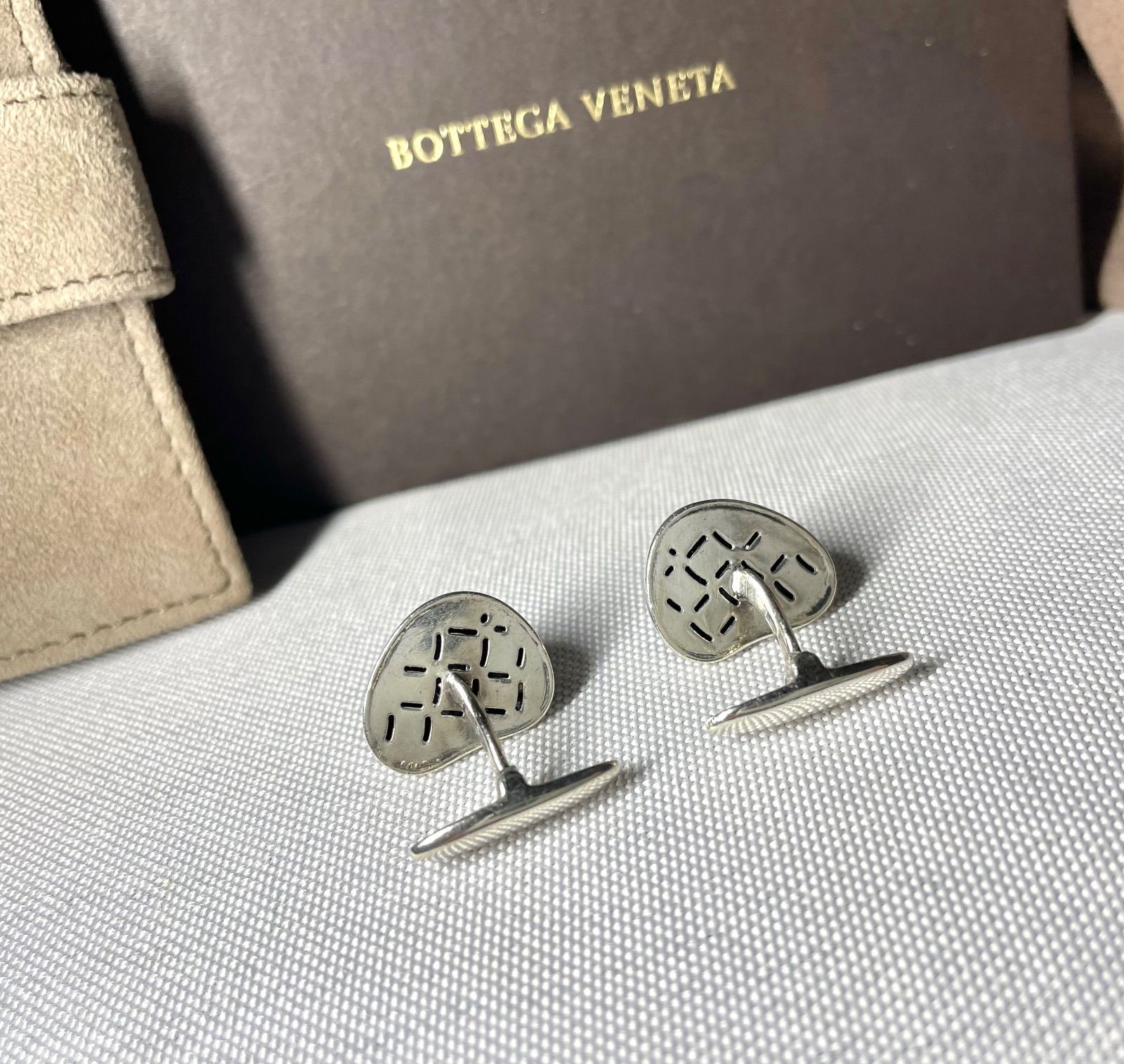 希少　ボッテガヴェネタ　イントレチャート　シルバー925 カフス　カフリンクス 希少 ボッテガヴェネタ イントレチャート シルバー925 カフス