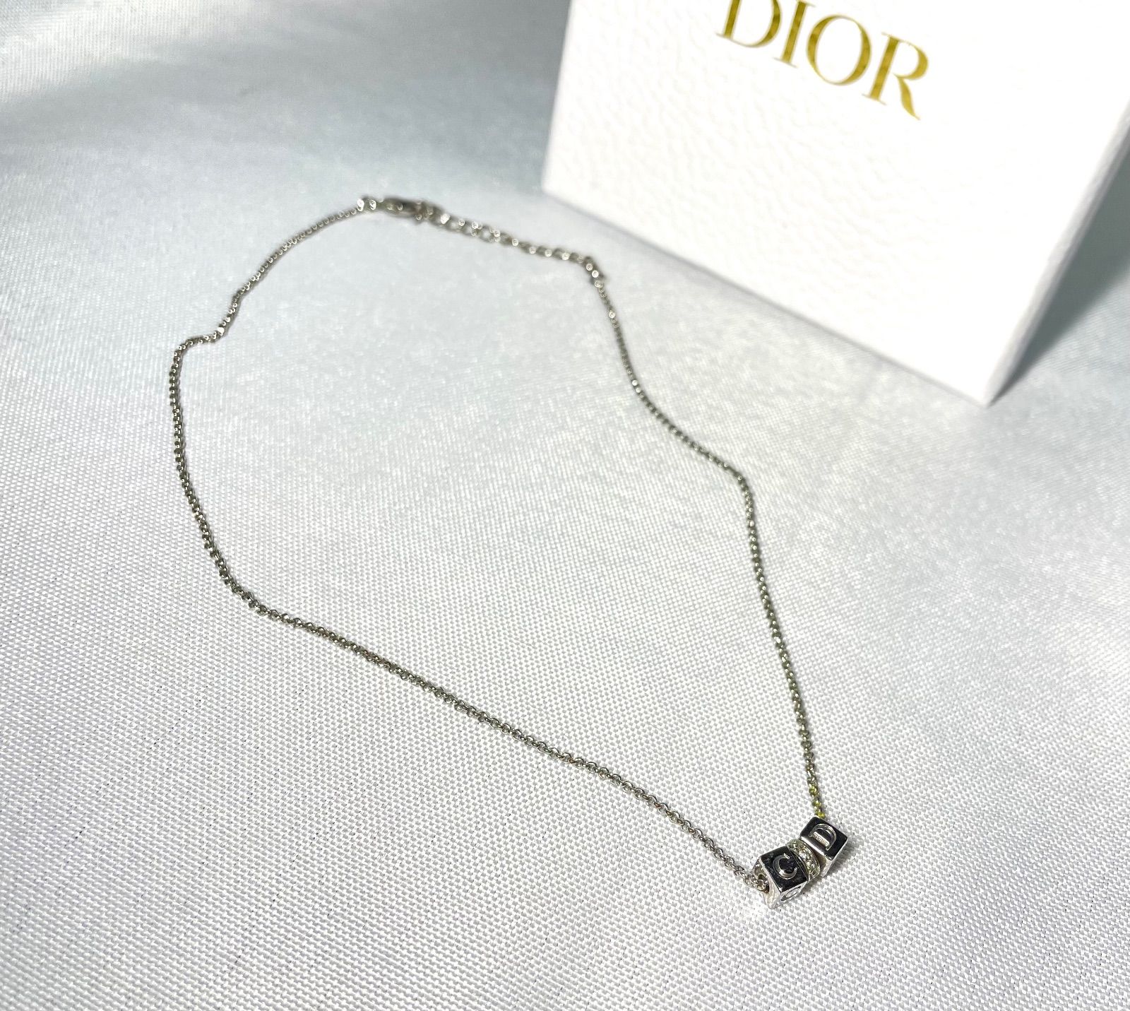 Dior ディオール CDロゴ キューブ & ラインストーン装飾 ペンダント