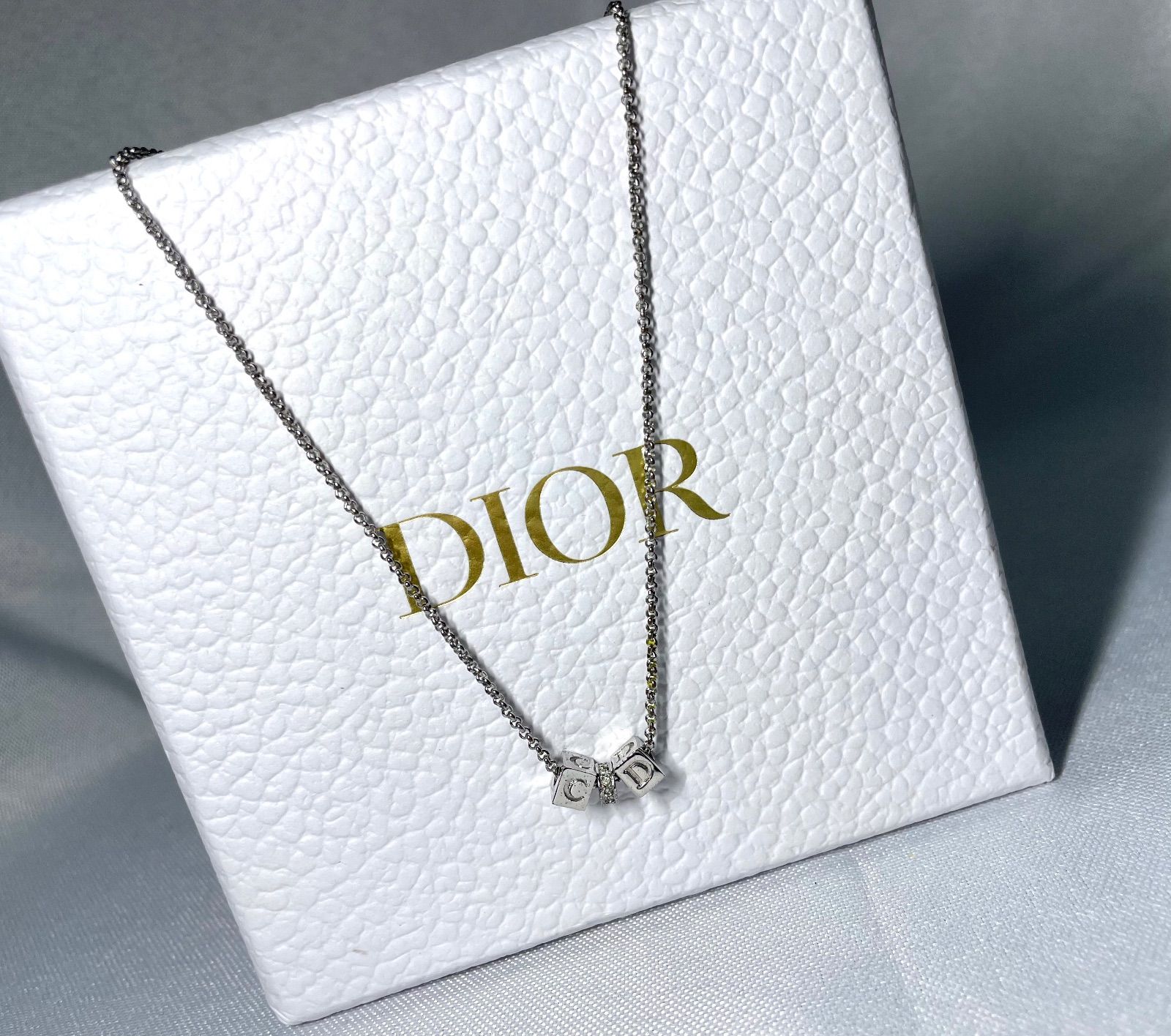 Dior ディオール CDロゴ キューブ & ラインストーン装飾 ペンダント