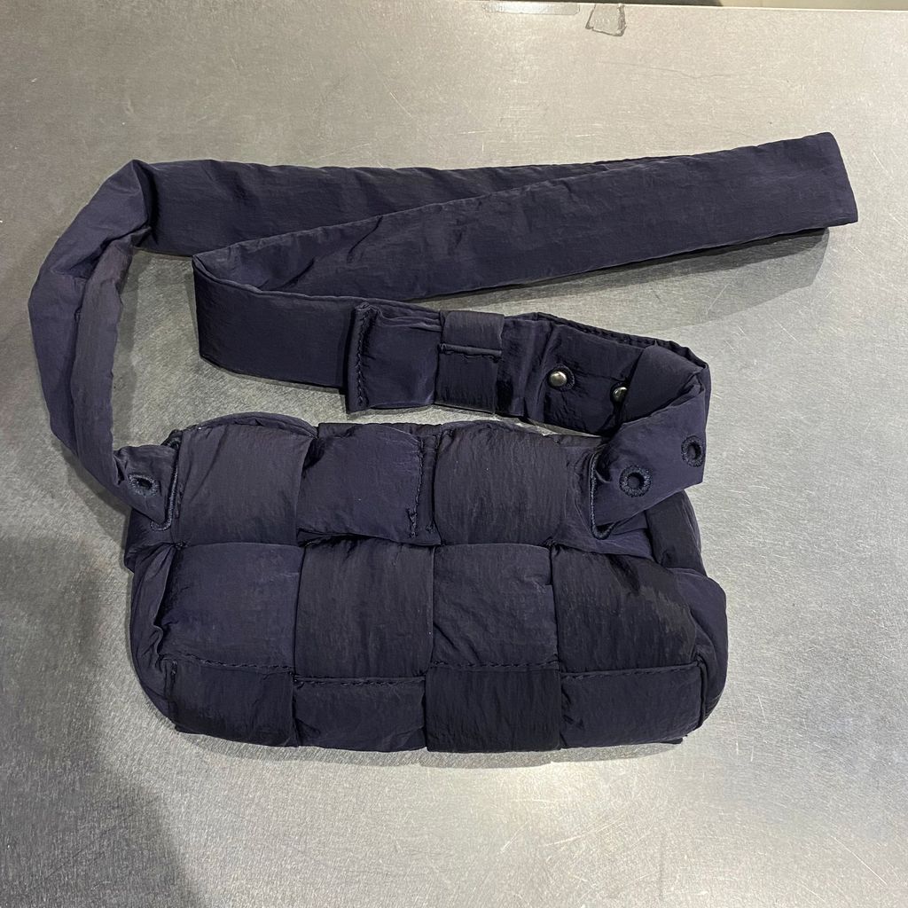 BOTTEGA VENETA ボッテガヴェネタ パデッドテックカセット ショルダーバッグ 中目黒R 12