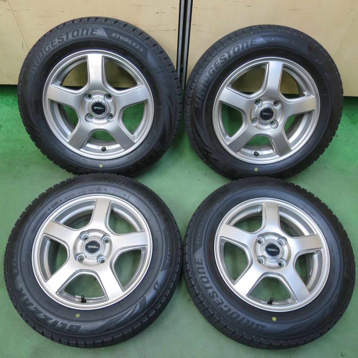 バリ溝 22年 9分 スタッドレス 165 70 R 14 ブリヂストン ブリザック VRX 2 TOPRUN トップラン 14インチ PCD 100 4 H 5112910イス