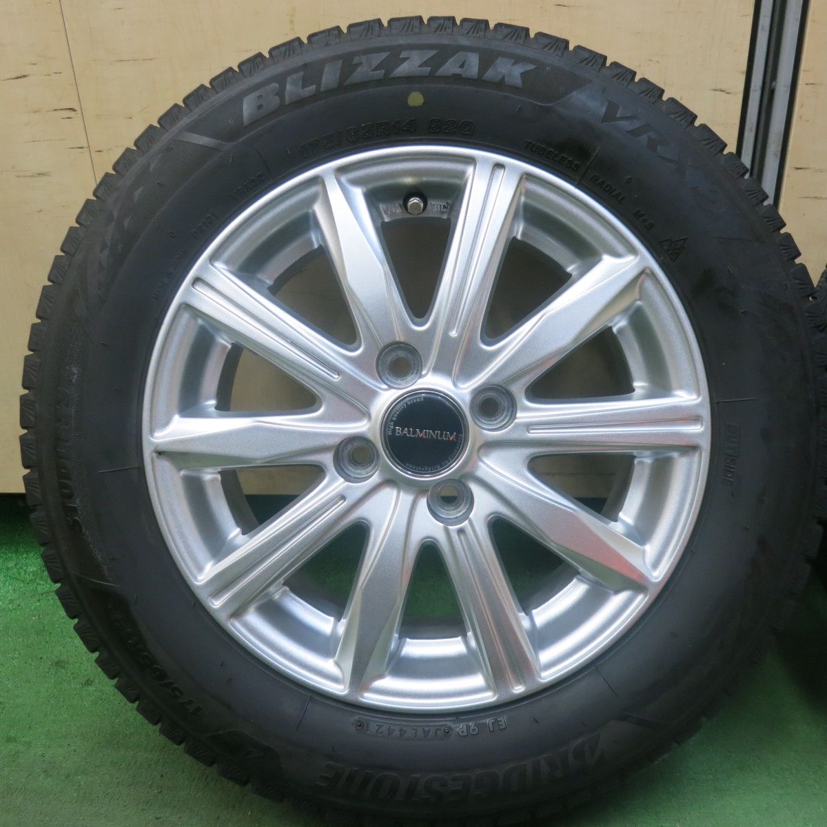 キレイ 21年 スタッドレス 175 65 R 14 ブリヂストン ブリザック VRX 3 バルミナ 14インチ PCD 100 4 H ス