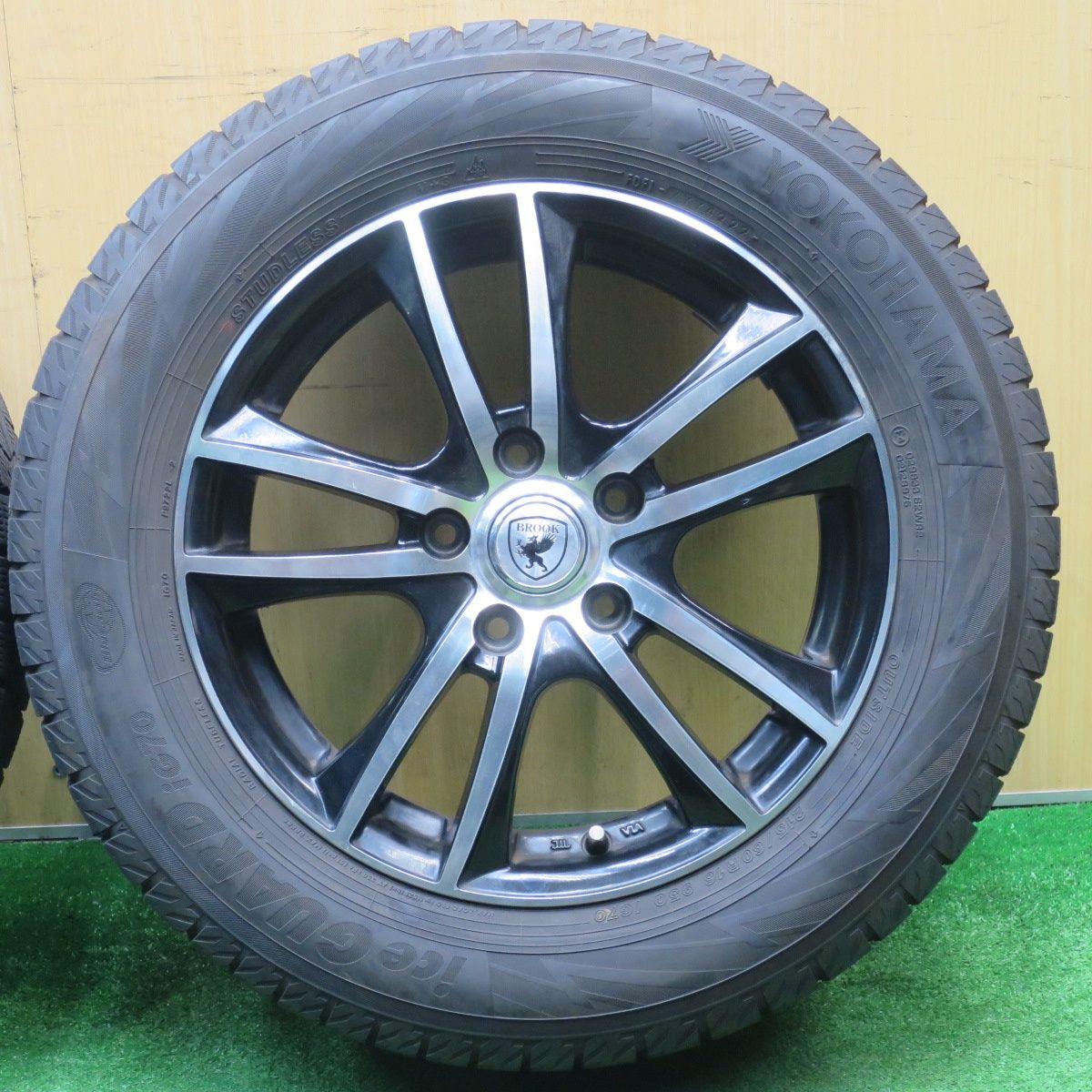 バリ溝 22年 9 5分 スタッドレス 215 60 R 16 ヨコハマ アイスガード iG 70 BROOK ブルック 16インチ PCD 114 3 5 H ス