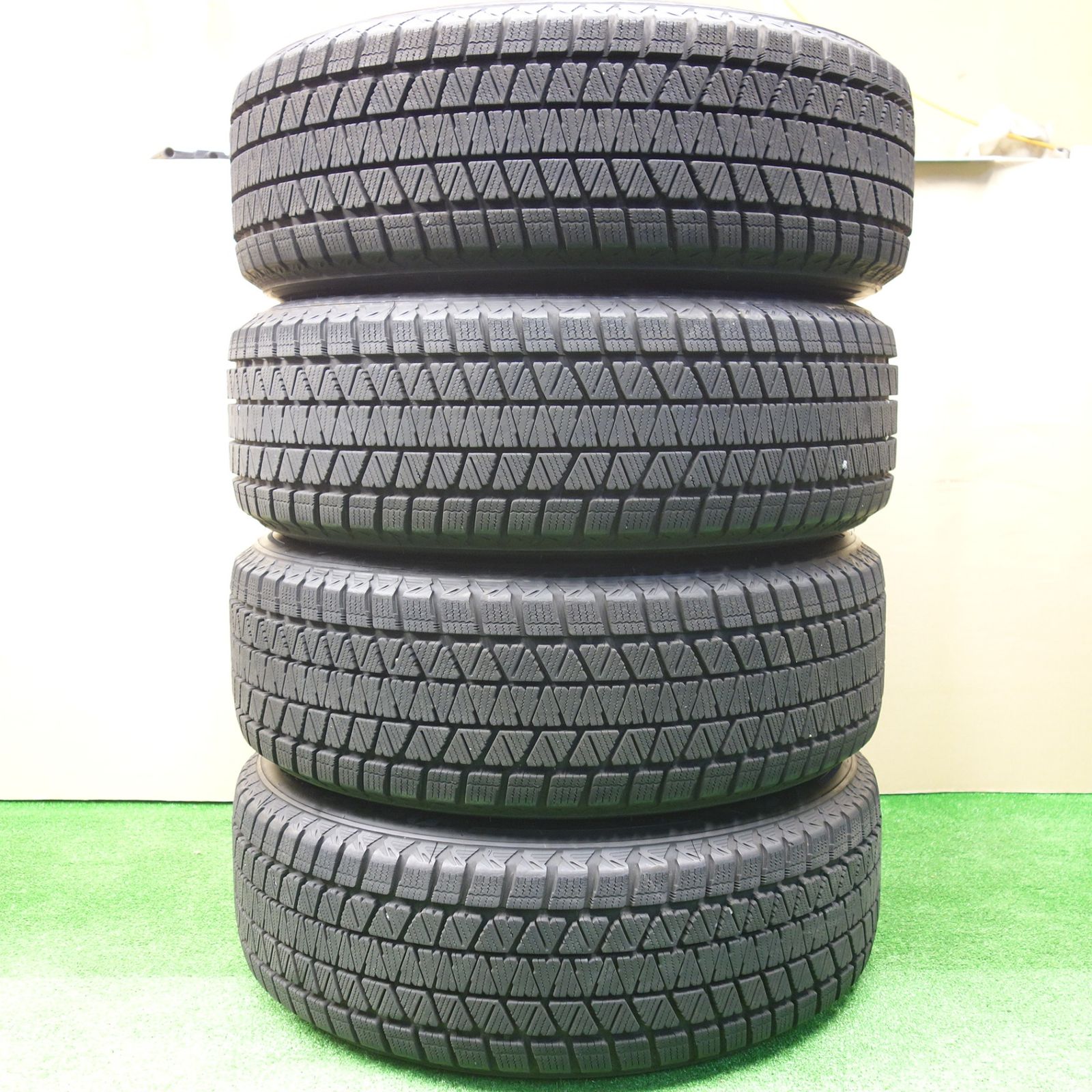 バリ溝！23年！キレイ！9.5分☆レクサス 等 LEGCERA NX5 235/60R18