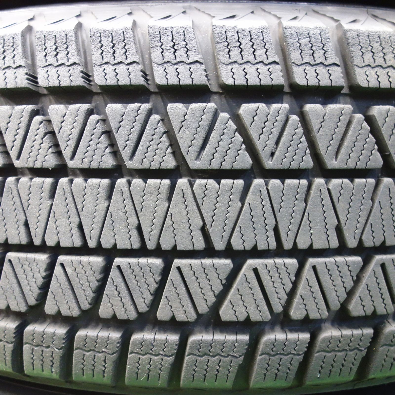 バリ溝！23年！キレイ！9.5分☆レクサス 等 LEGCERA NX5 235/60R18