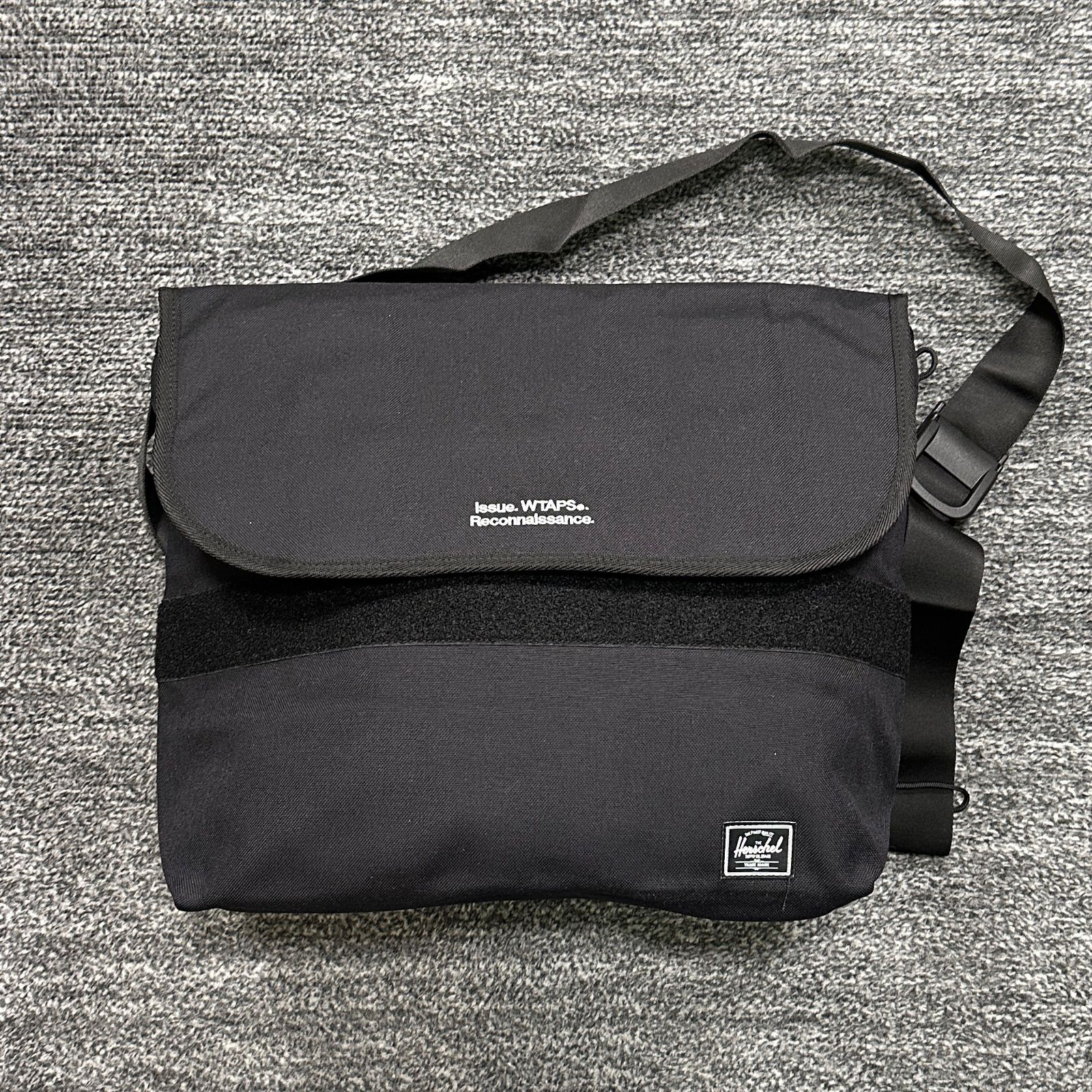 WTAPS × Herschel Supply メッセンジャーバッグ ブラック WTAPS Herschel Supply メッセンジャーバッグ ダブルタップス
