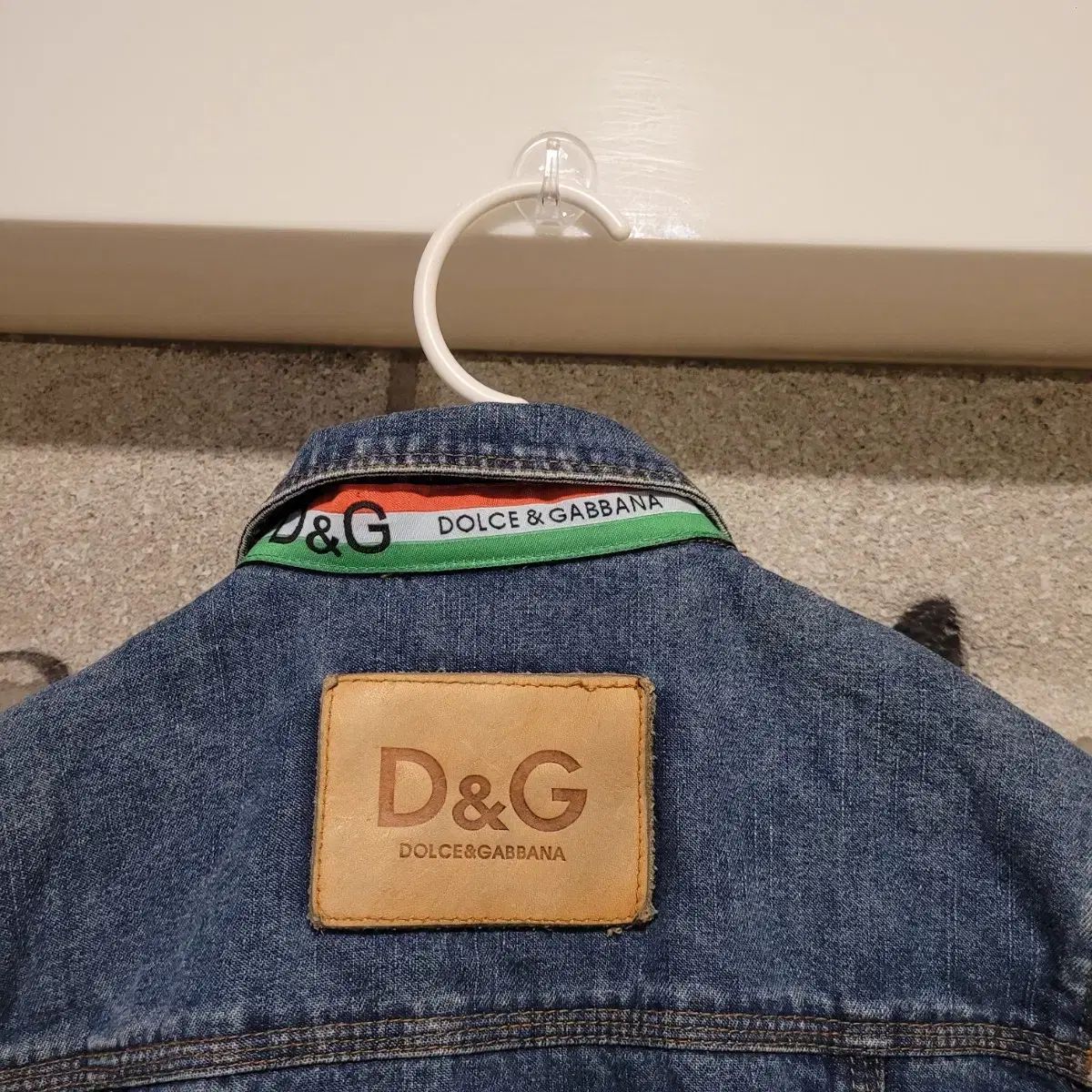 【美品】Dolce&Gabbanaドルチェ&ガッバーナ クロップドジャケット ドルチェ＆ガッバーナ クロップド デニム ジャケット M 【公式通販】