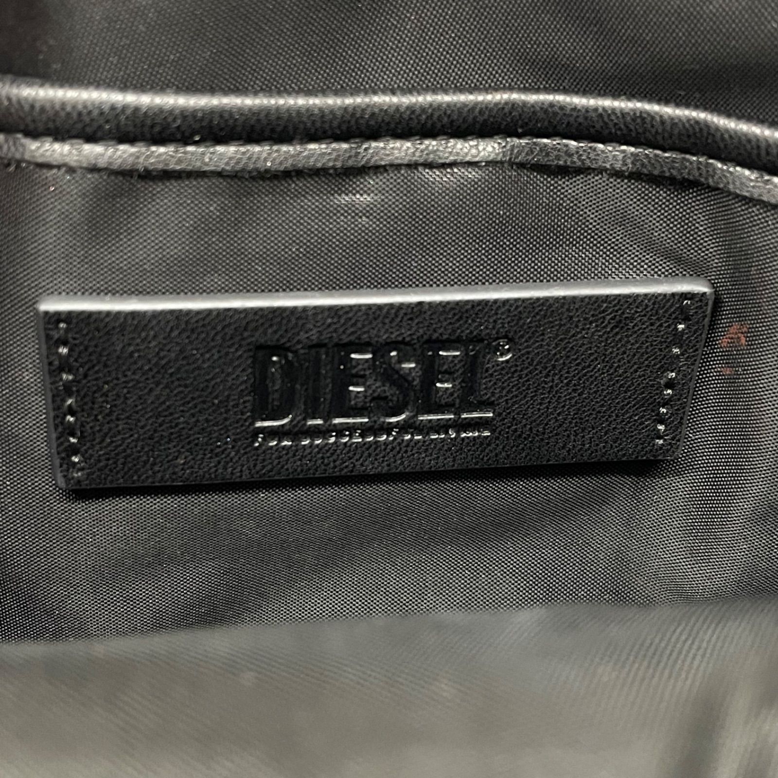 DIESEL ディーゼル Dロゴエンボス ラウンド クロスボディバッグ