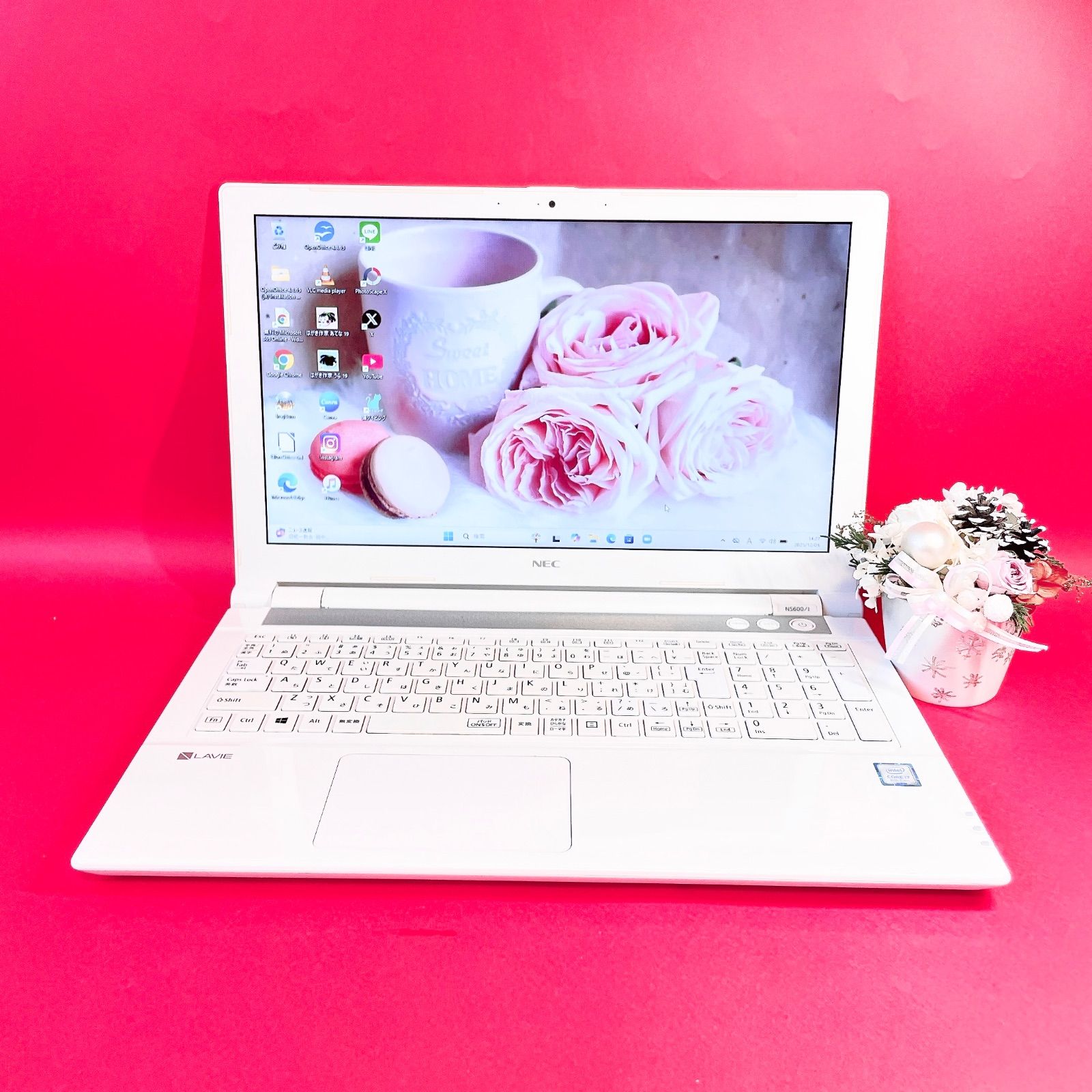 Win11✨️可愛い白！Corei7薄型ノートパソコン✨️SSD512GBカメラ付き