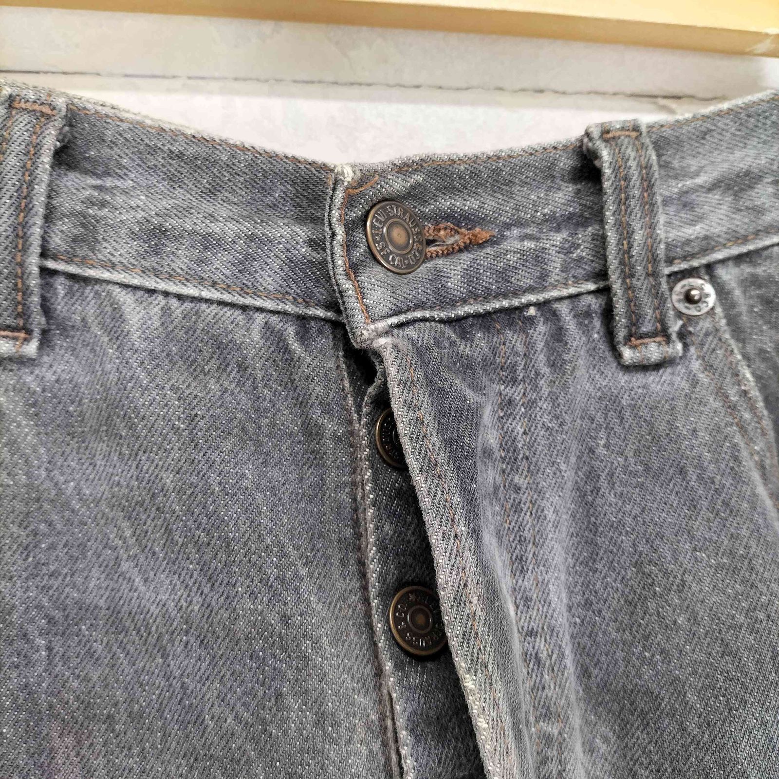 Levis(リーバイス) 90s USA製 501 ボタン裏653 ボタンフライ 先染めブラックデニム メンズ  W30 L32【中古】【ブランド古着バズストア】 リーバイス Levis 90s USA製 501 ボタン裏653 ボタンフライ 先染め