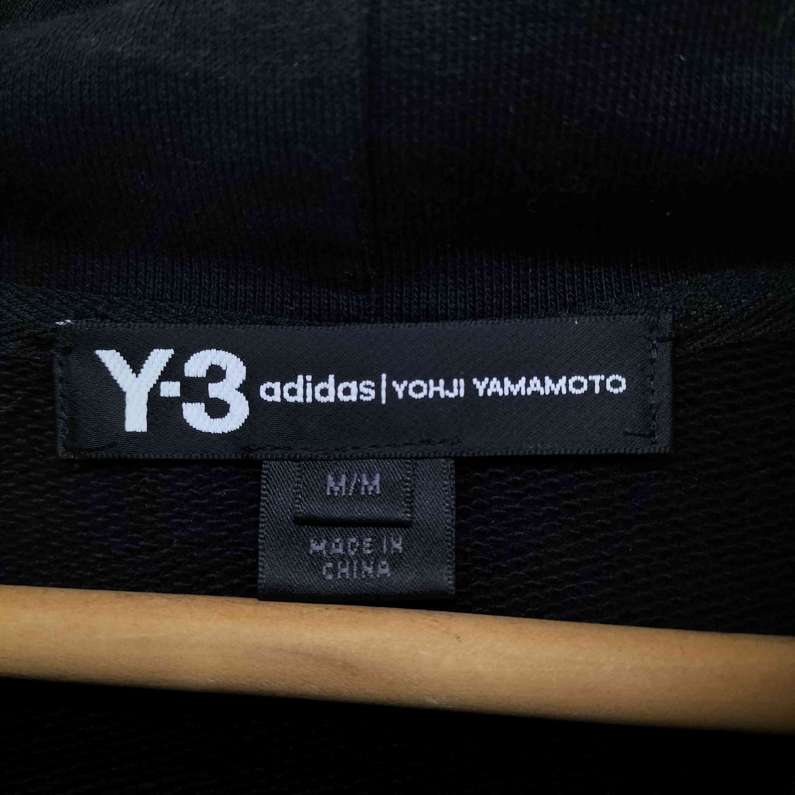 ワイスリー Y-3 爆走黒鴉 バックロゴパーカー メンズ JPN：M 人気 