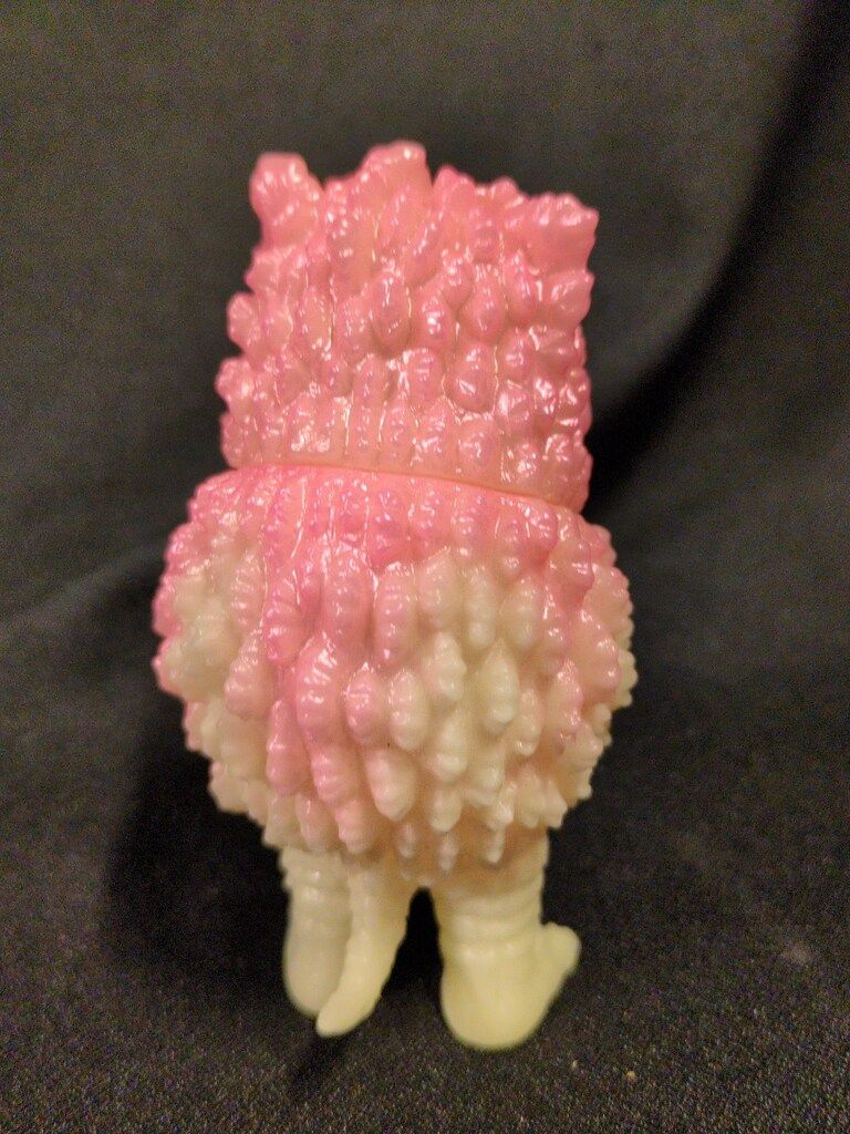 MAXTOY ミニソフビ怪獣倉庫シリーズ 隕石怪獣ガラモン 蓄光成型 ピンク塗装 緑唇