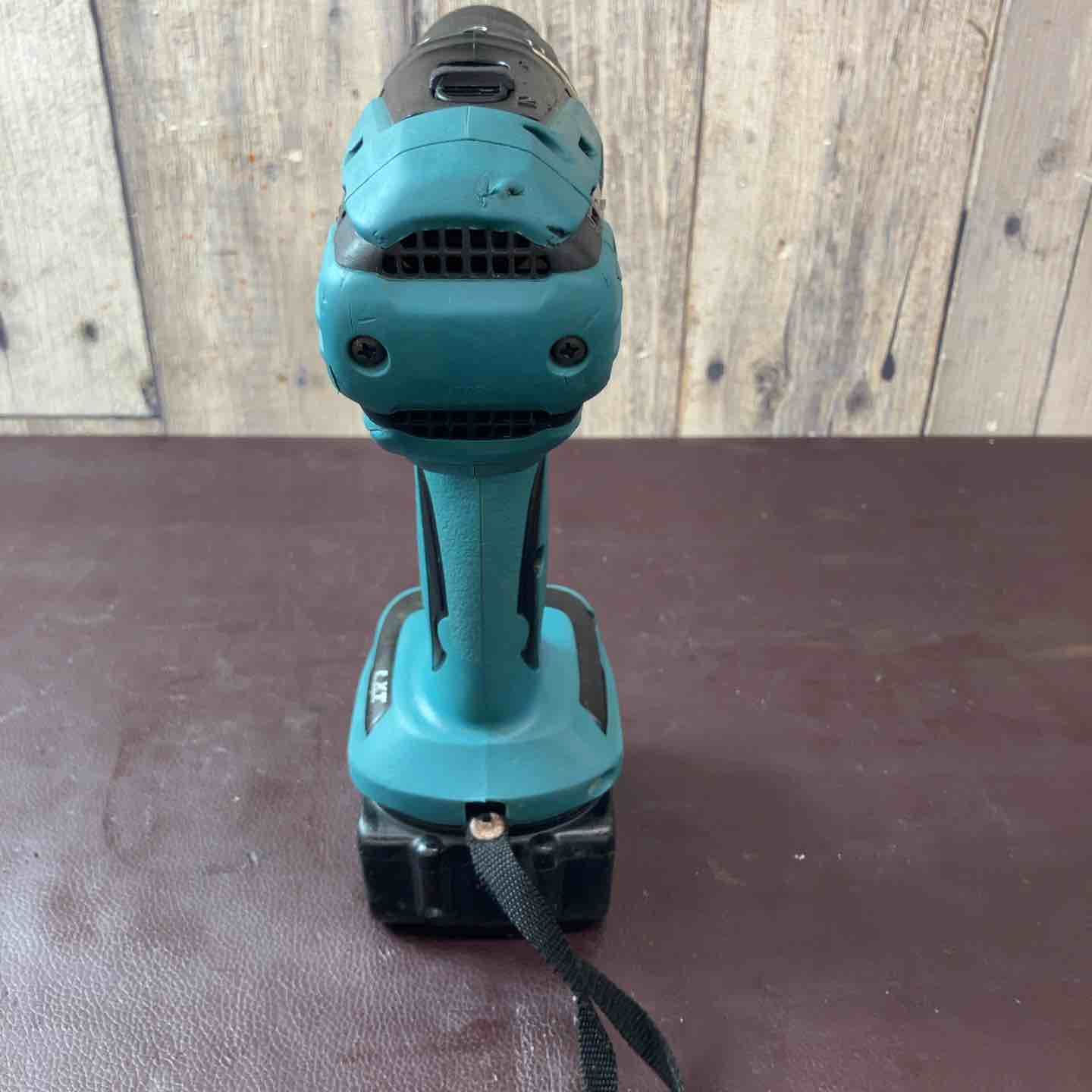 品 マキタ makita 充電式ドライバドリル DF 471 D 14.4Ｖ3.0 Ah おまけバッテリー 付 ドリルドライバ―