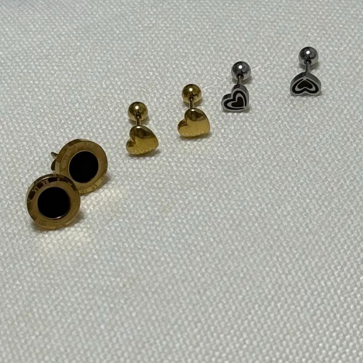 低価，品質保証 新品) ピアス 3 種 6 犬 まとめ売り ピアス