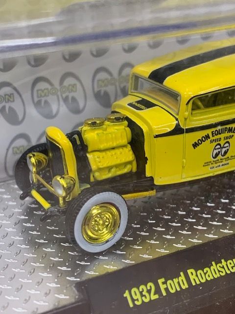 1/64サイズ ミニカー 1932 フォード ロードスター チューダー セダン