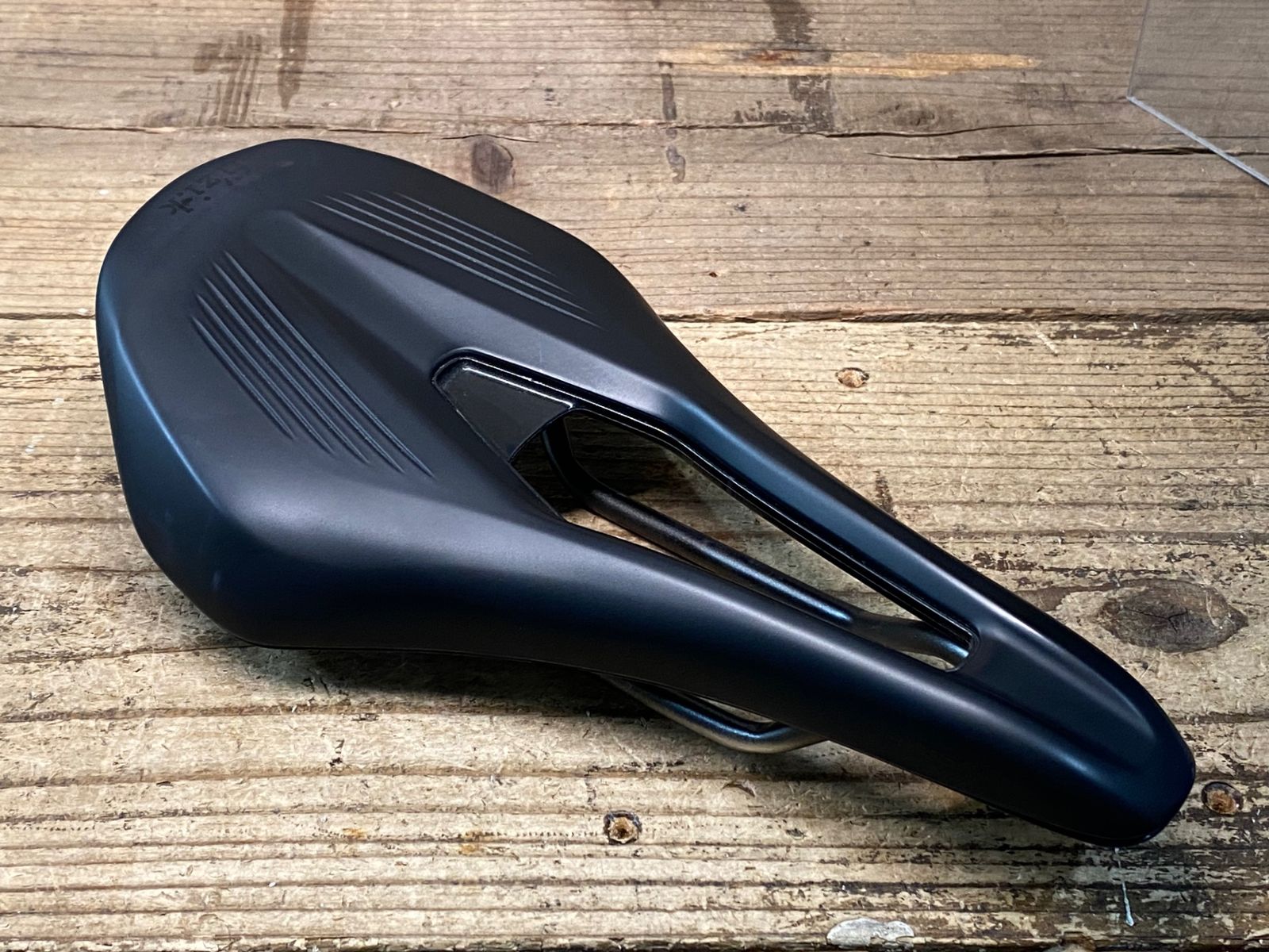 JQ 050 フィジーク fizik VENTO ARGO R 3 kium サドル 黒 140 mm