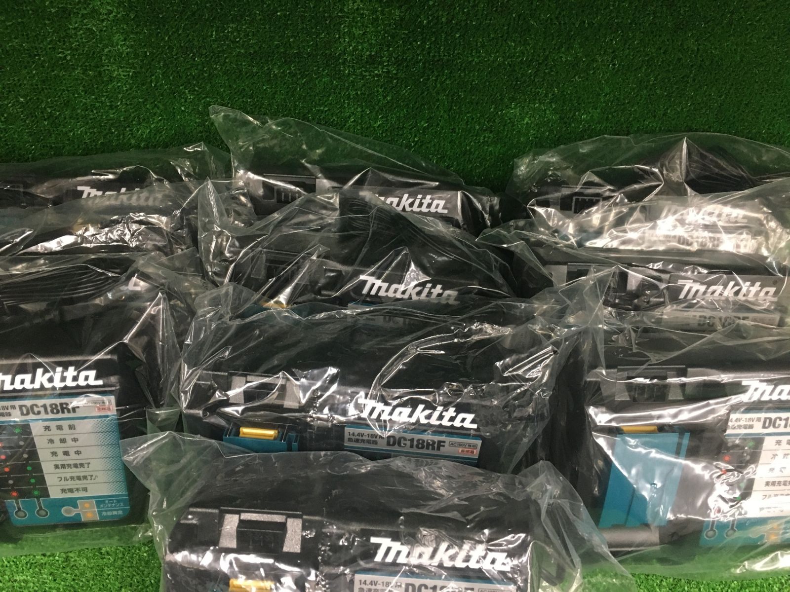 0906 makita マキタ 14.4 v-18 v急速充電器 スマホ等充電用USBポート付 DC 18 RF