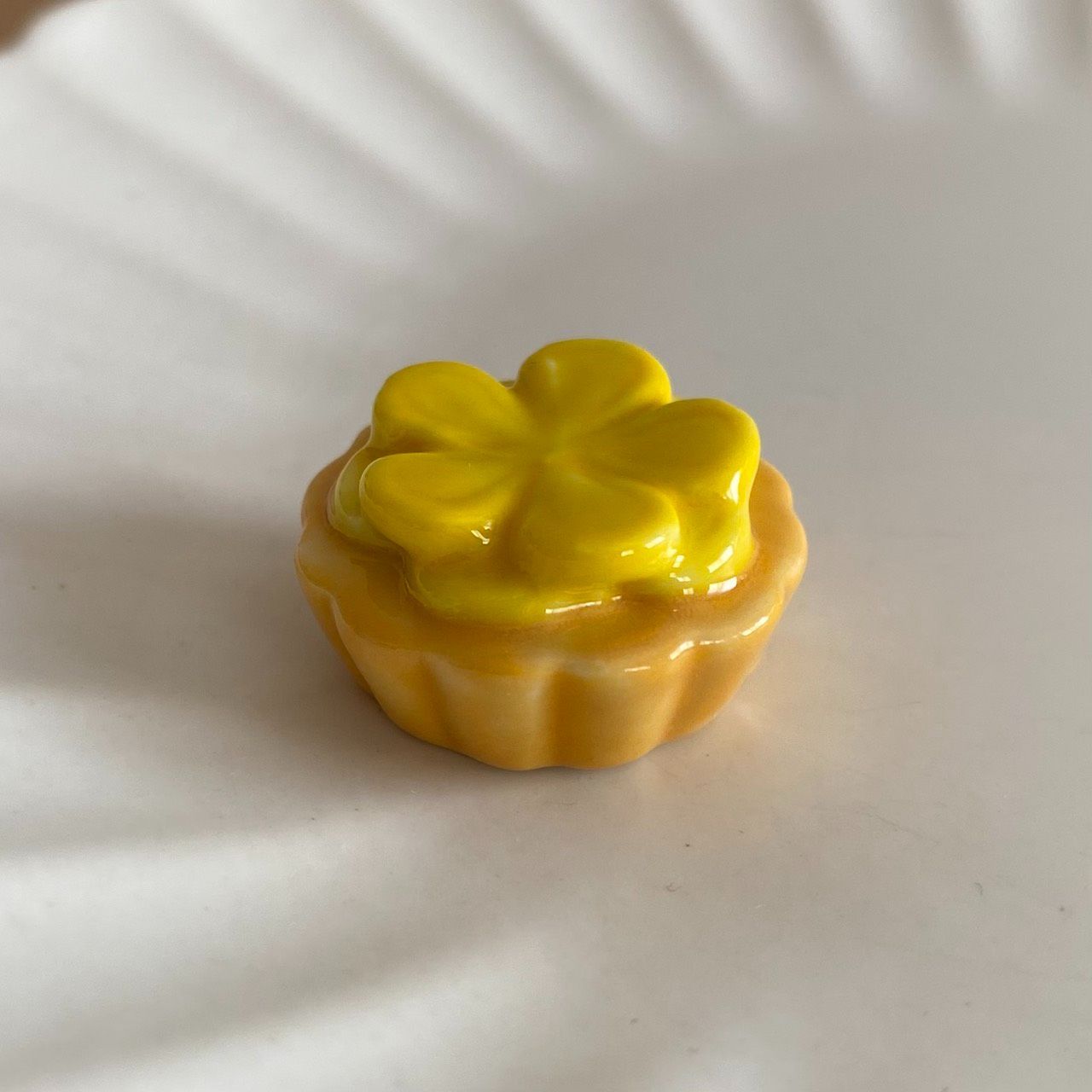 マンゴーのフラワータルトのフェーブ／スイーツ／フランス雑貨／陶器