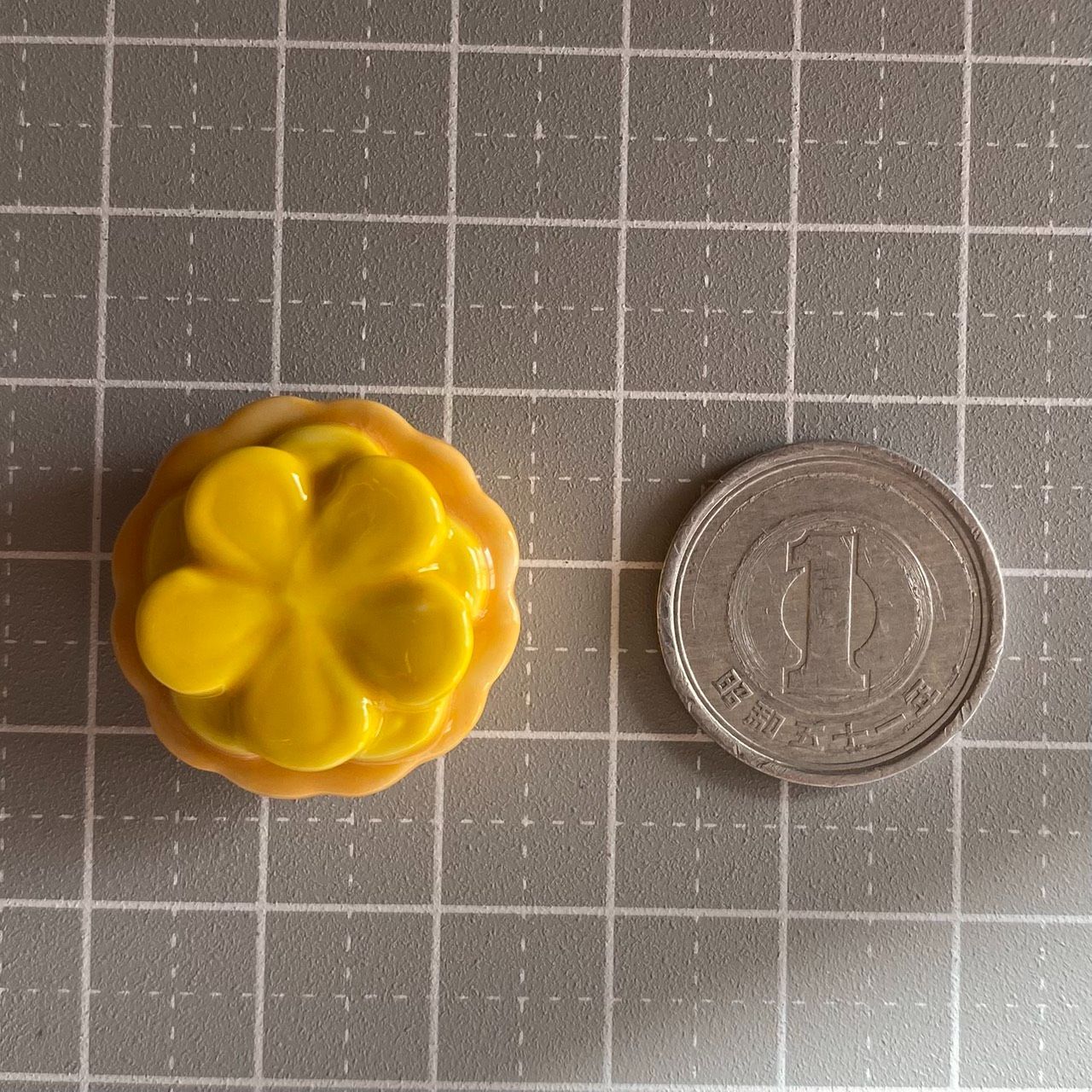 マンゴーのフラワータルトのフェーブ／スイーツ／フランス雑貨／陶器