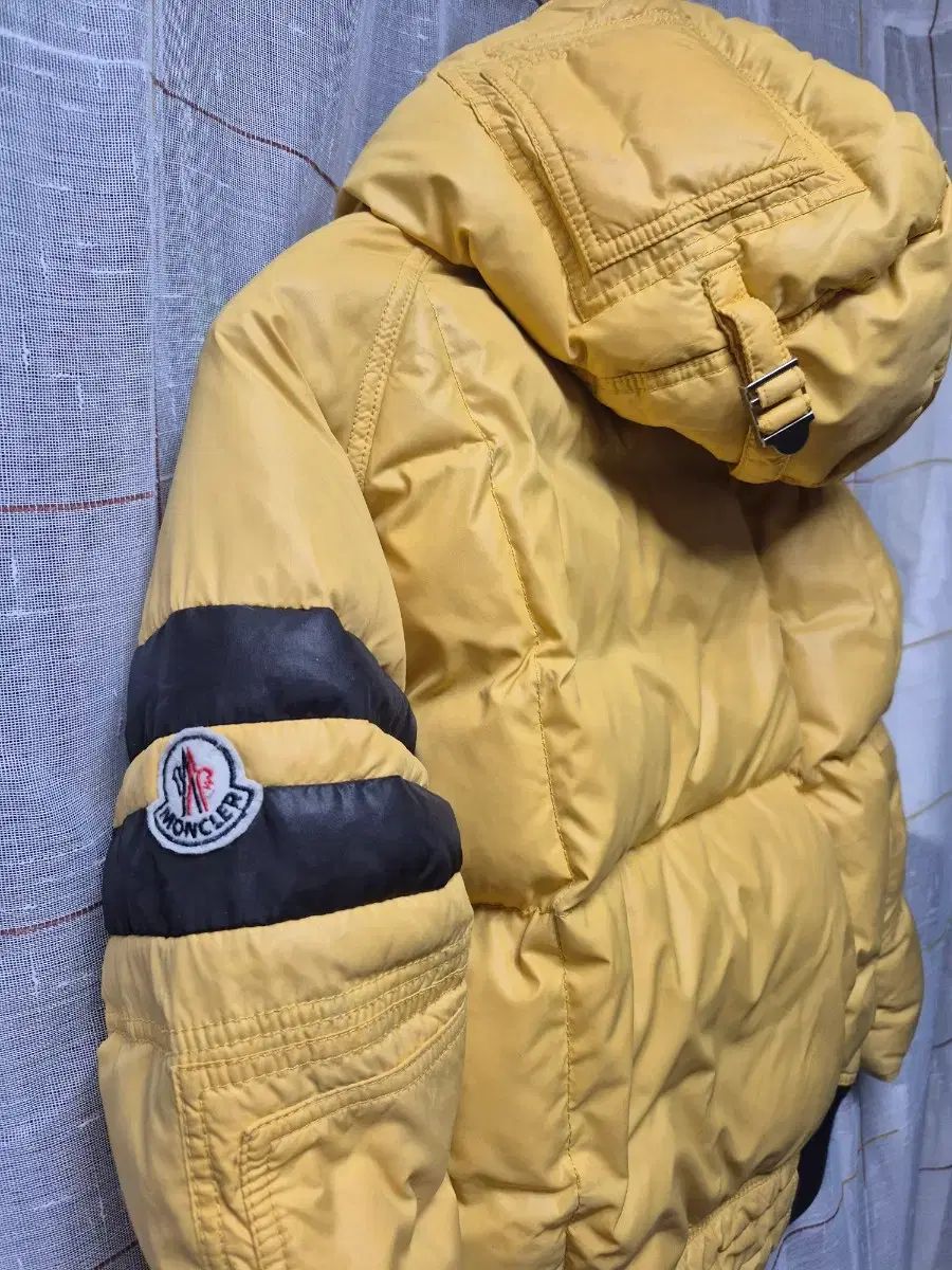 モンクレール キッズ イェロー ダウン アウター 7 その他 ジャケット ブルゾン