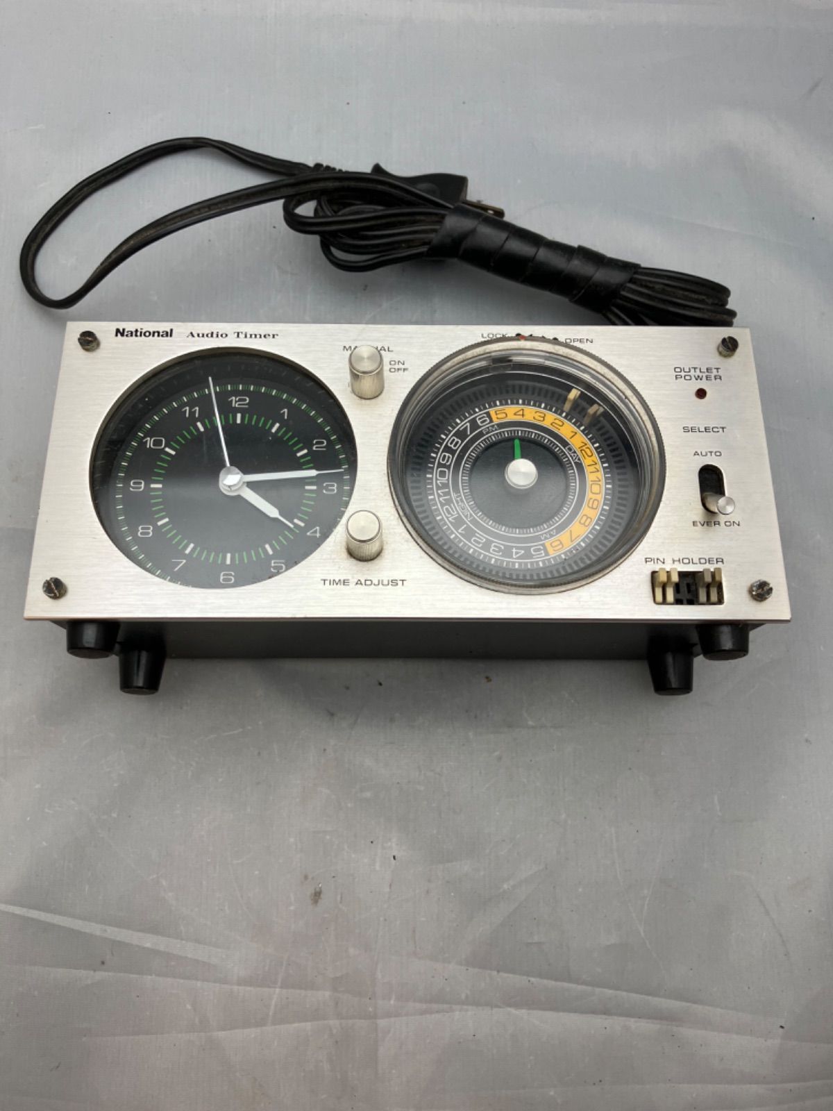 螺鈿細工調の模様あり漆器 印籠 根付珊瑚玉 根付般若彫刻 刀の鍔付き