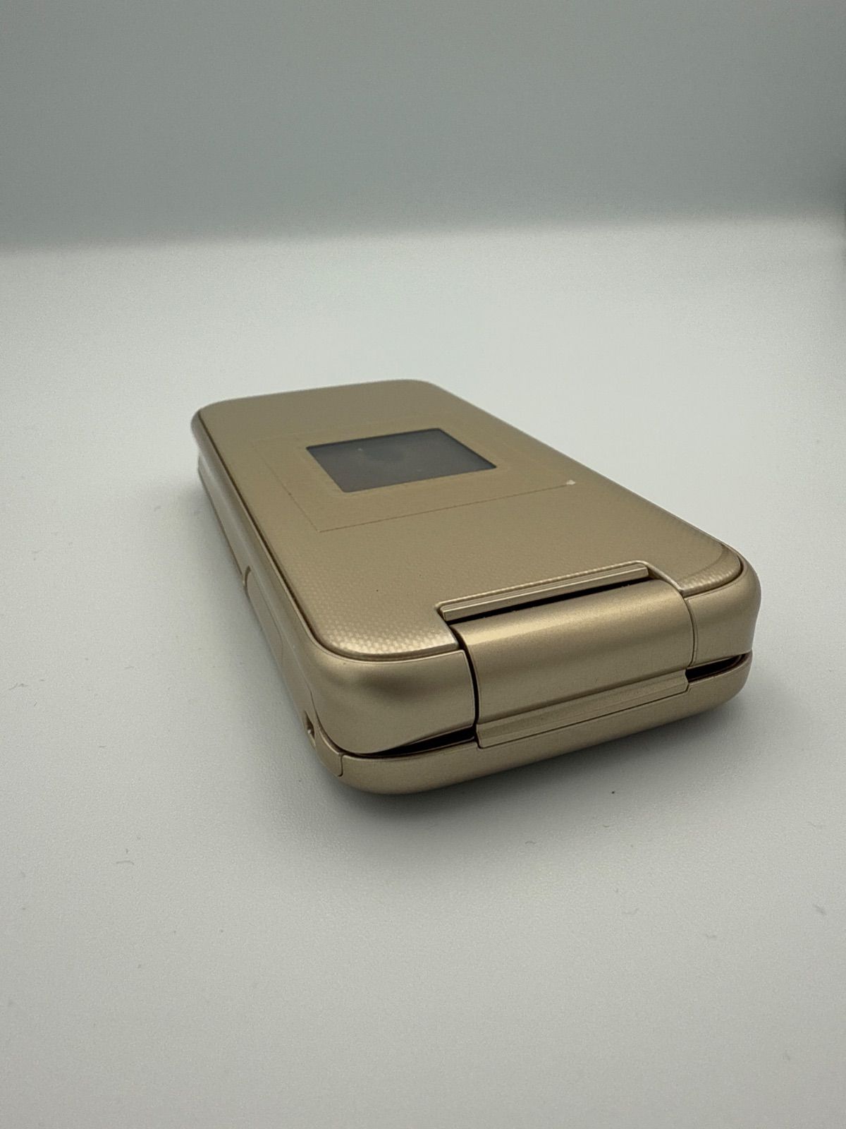 docomo 富士通 らくらくホン F-02J ゴールド ガラホ SIMロック解除済み