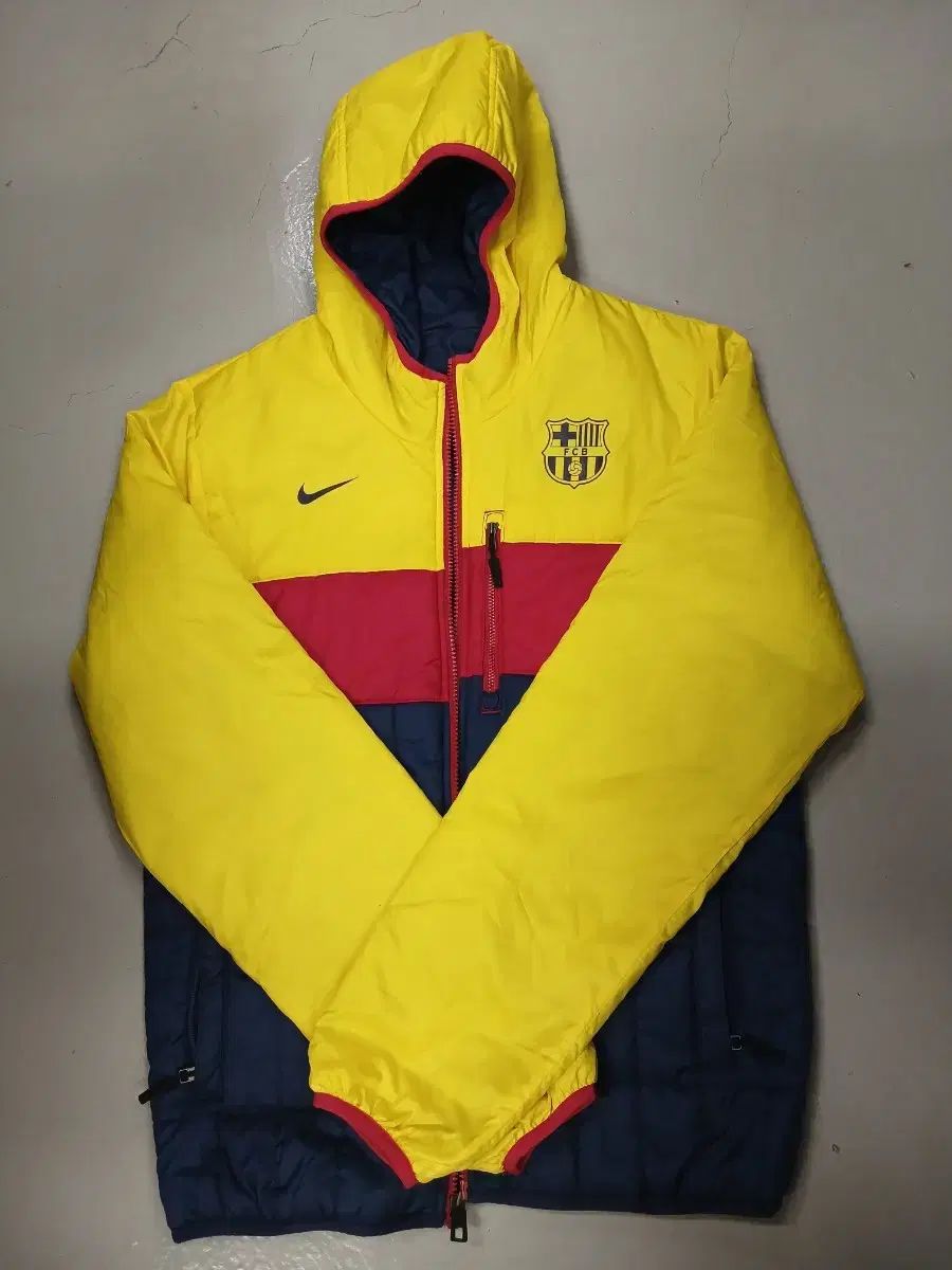 ナイキ FC バルセロナ 軽量ダウン フードアウター 95