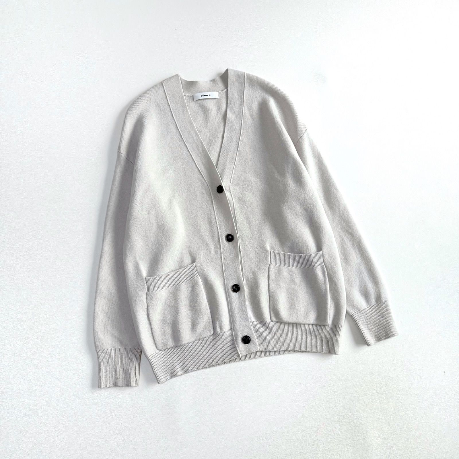 秋冬コーデ◆ebureウールカーディガン Vネック グレージュ エブール 美品 ebure エブール ウール100% Vネック カーディガン グレージュ ニット