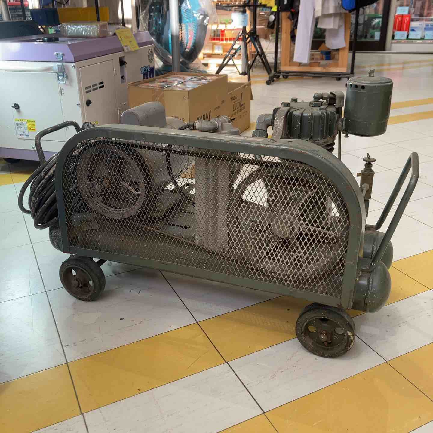 送料含む！【中古品】◇ Iwata エアコンプレッサー アンローダー式 
