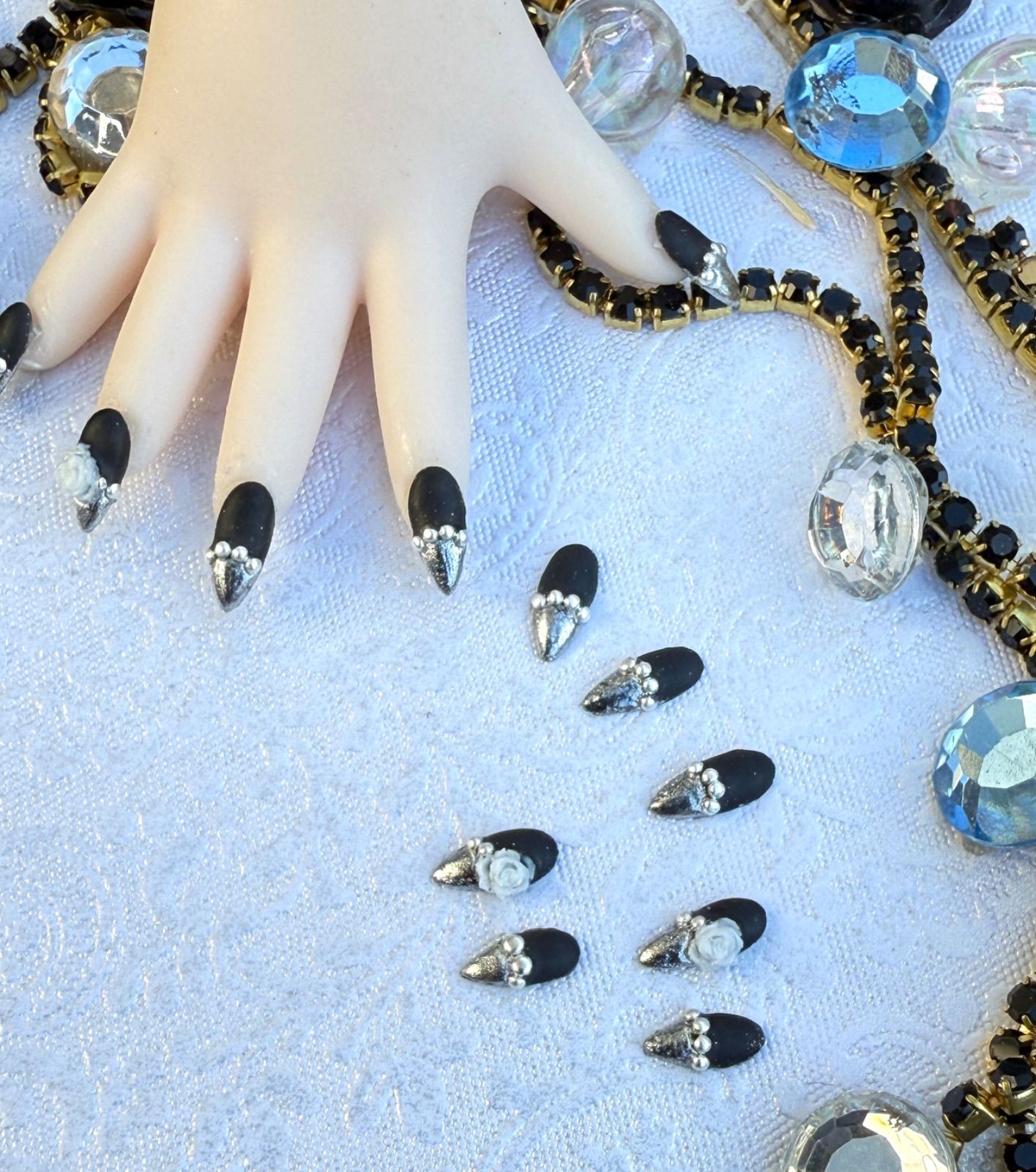 ドール用ネイルチップ マットブラック×メタル - メルカリ