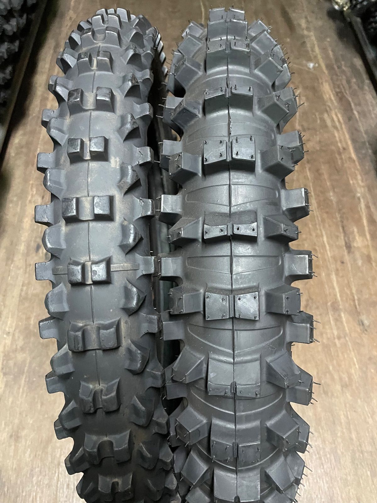 ピレリ MX32 80100-21 スコーピオンMX 110/90-19 2本セット！ mo63