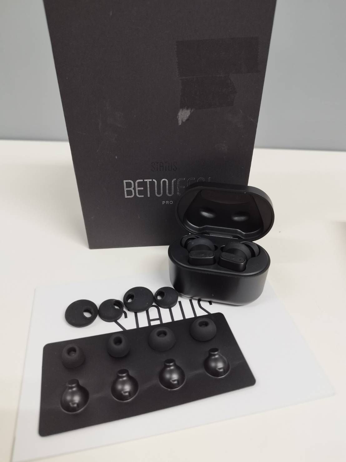 【訳アリ】STATUS BETWEEN PRO/ワイヤレスイヤホン